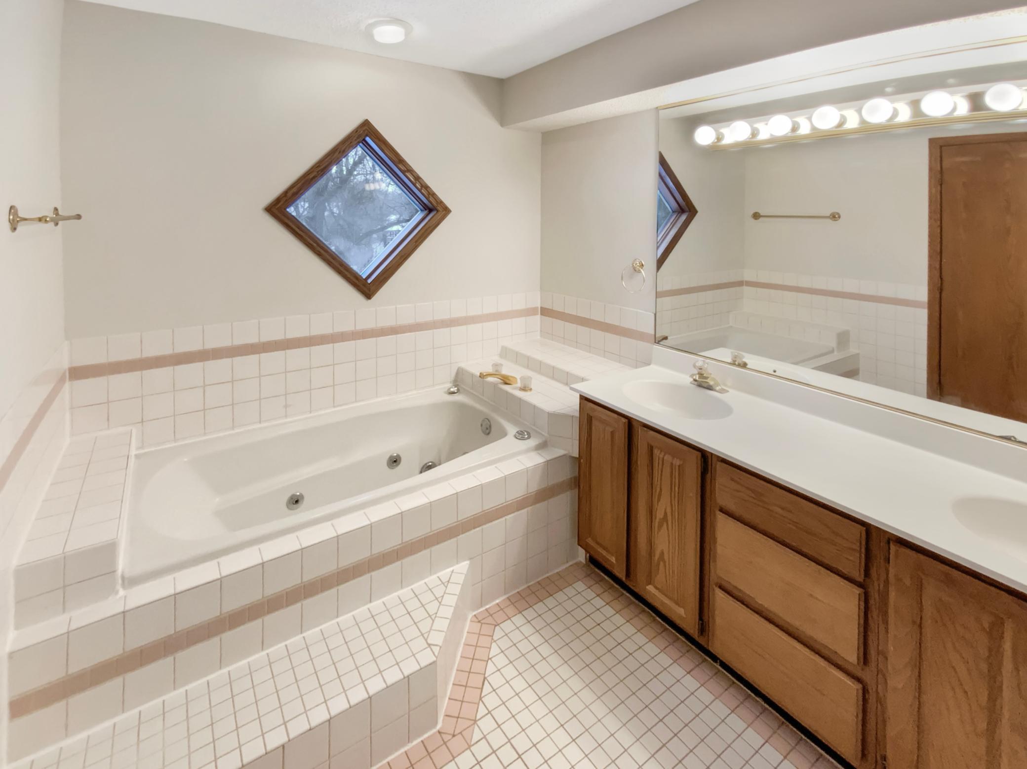 6991 Edenvale Boulevard Property Photo 5