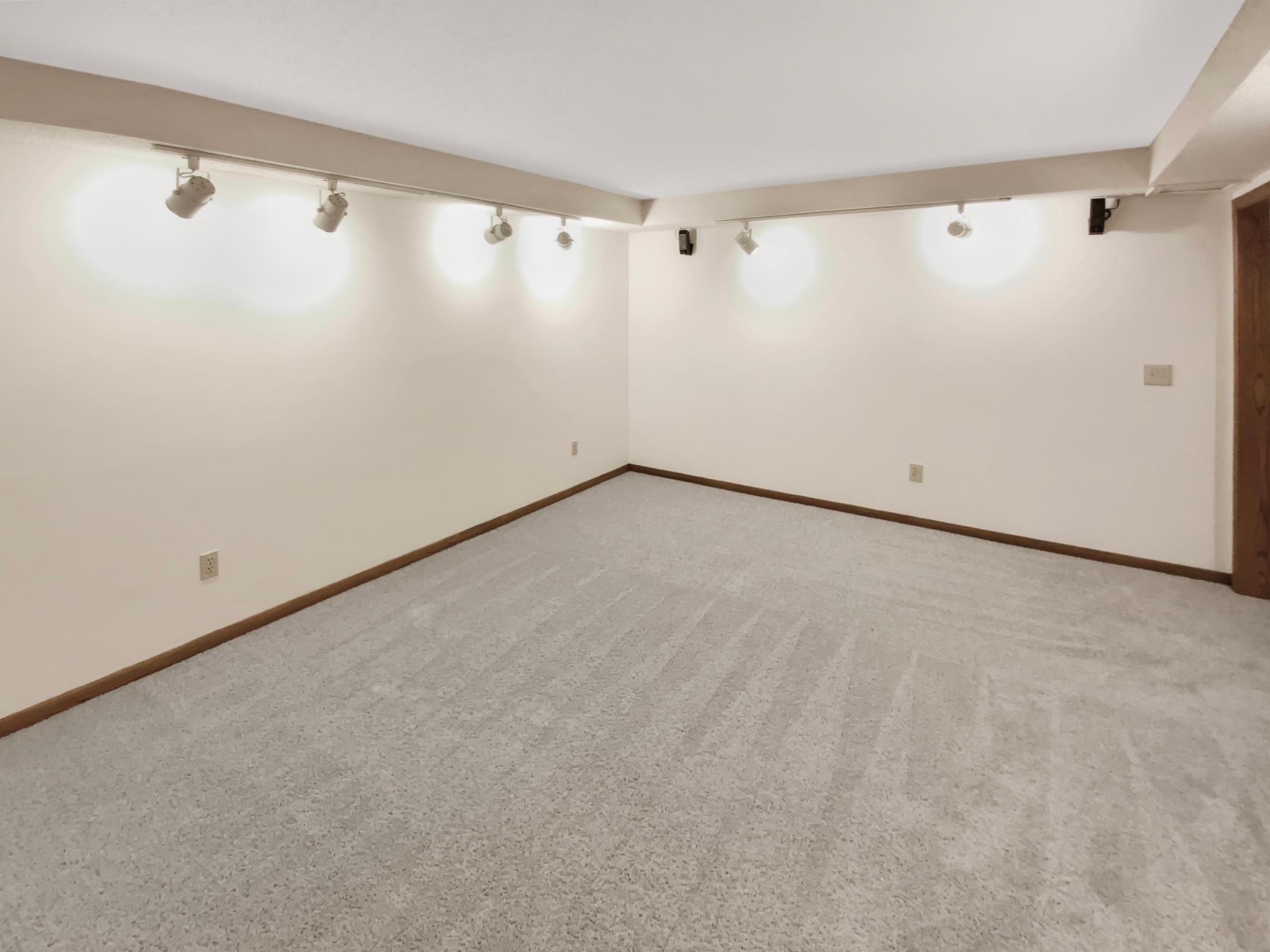 6991 Edenvale Boulevard Property Photo 10