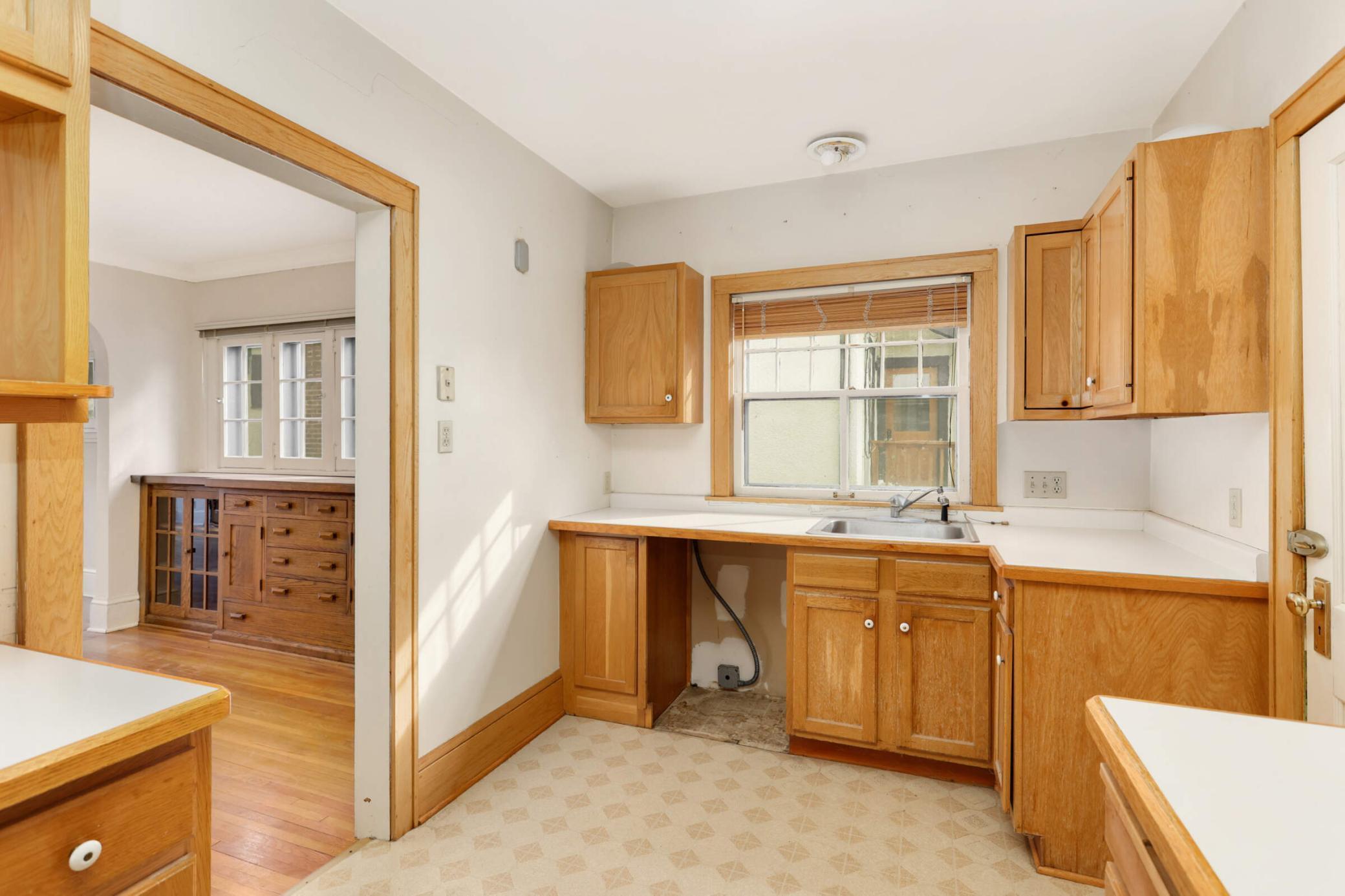 5048 Thomas Avenue Property Photo 9