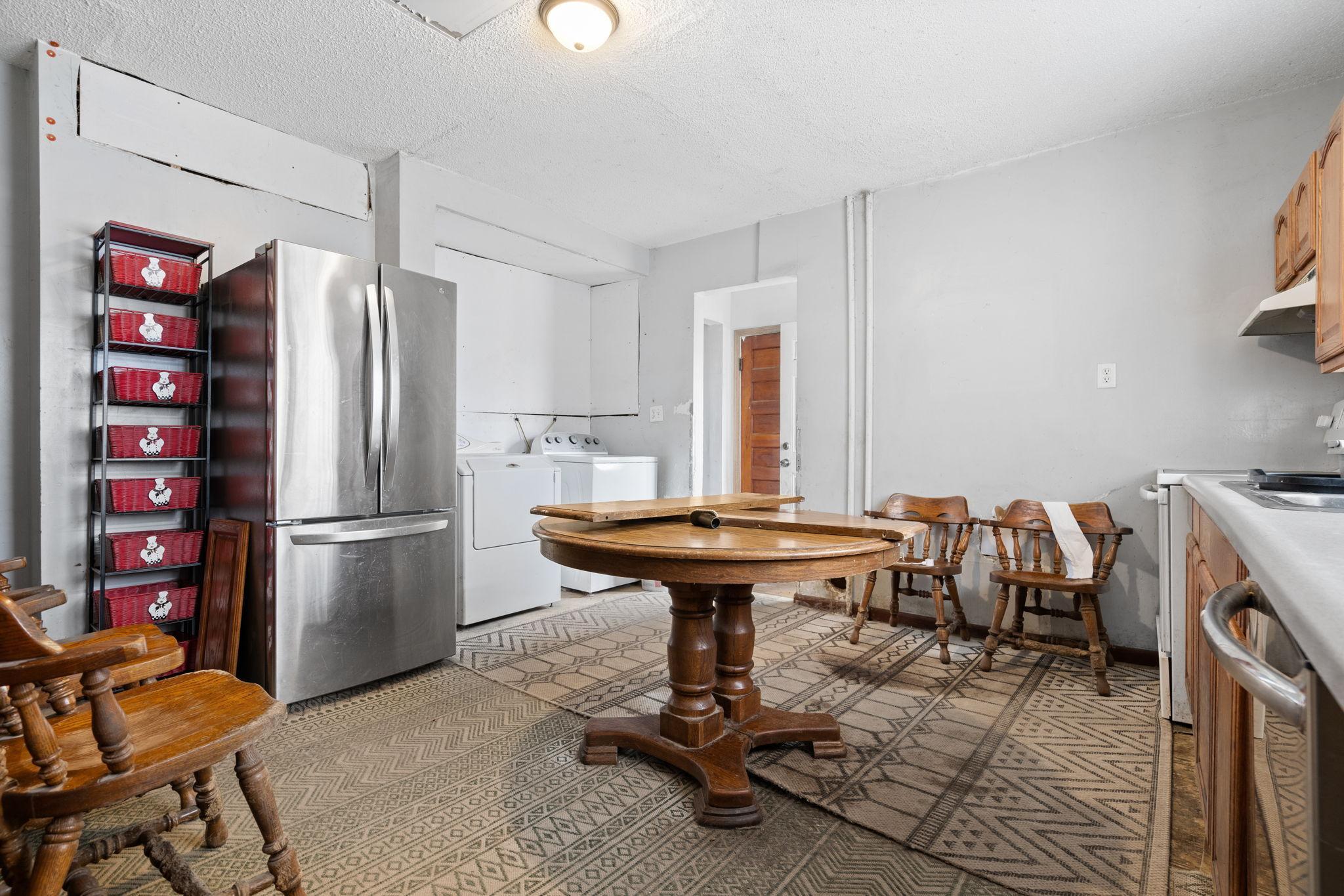 188 Curtice Street Property Photo 6