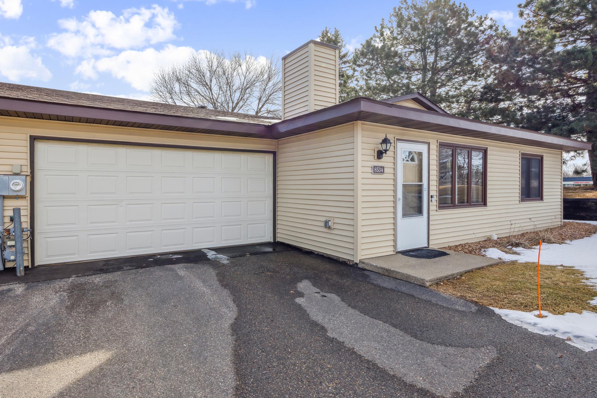 8534 S Maplebrook Circle Property Photo 1