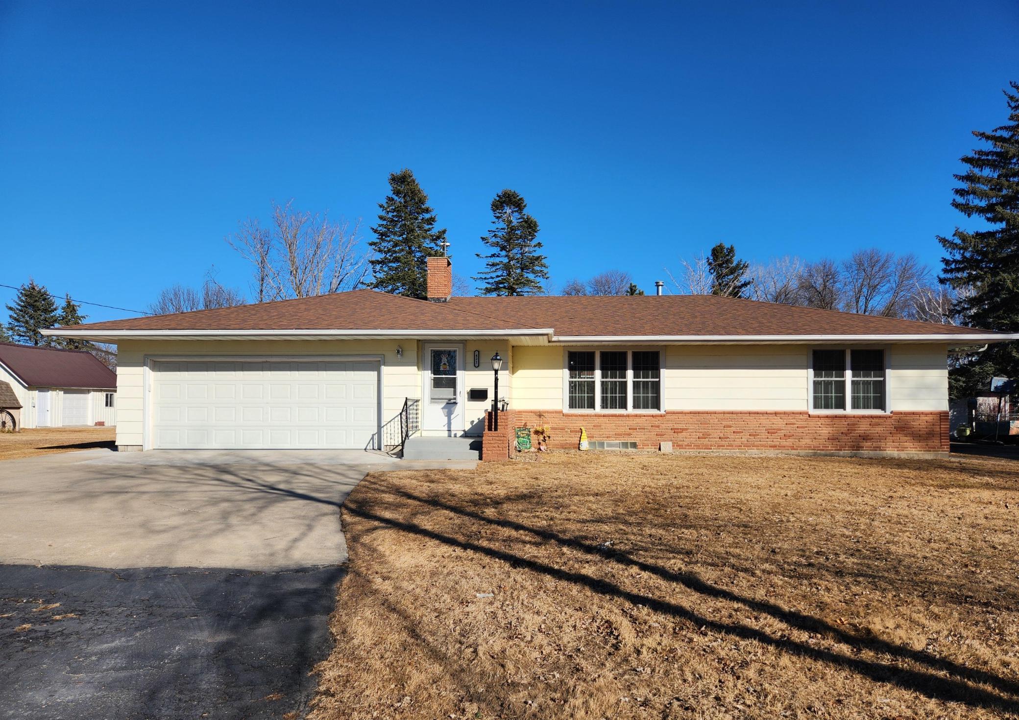 421 Center Avenue Property Photo 1
