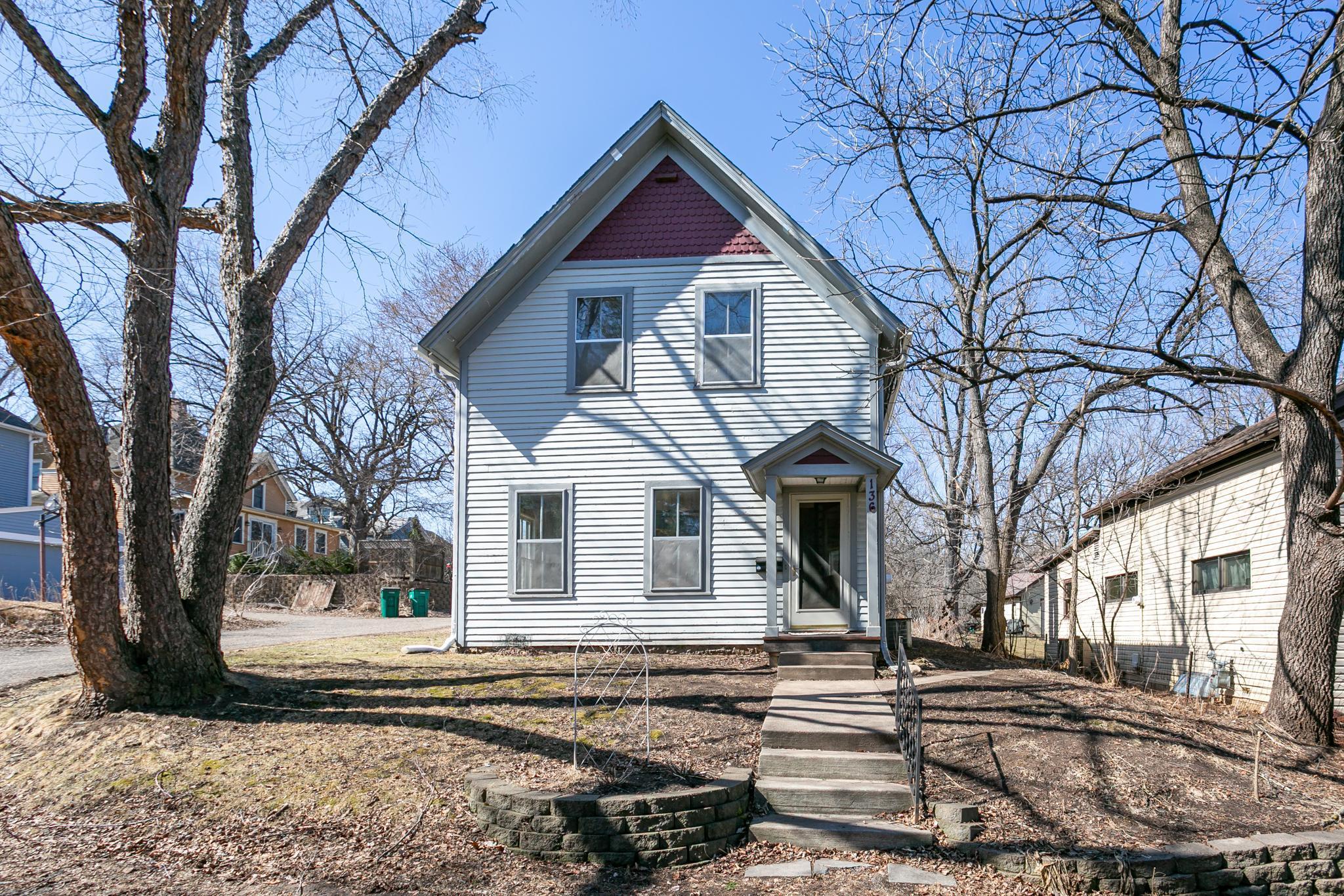 136 Holcombe Street Property Photo 1