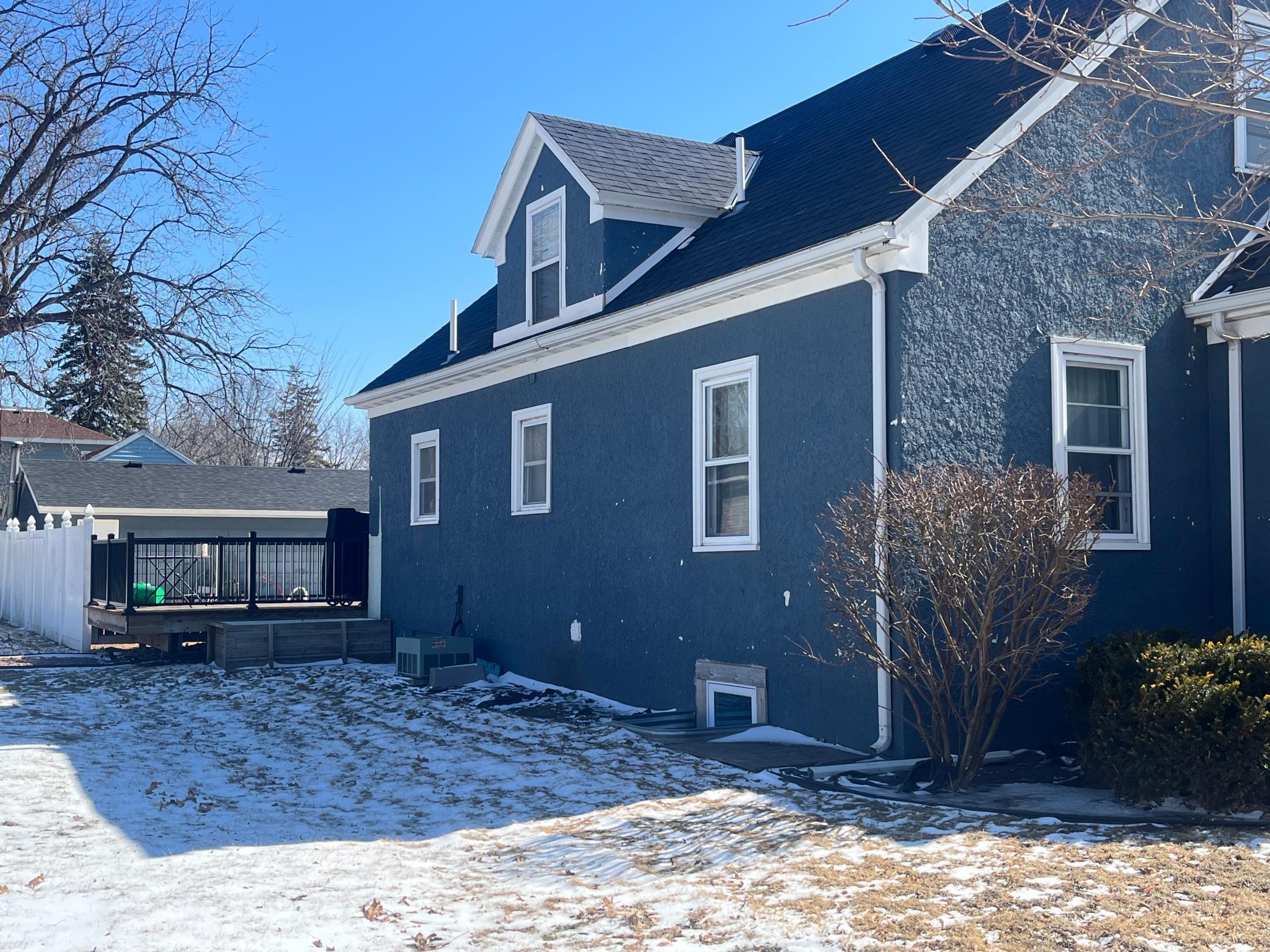 625 6th Street Property Photo 3