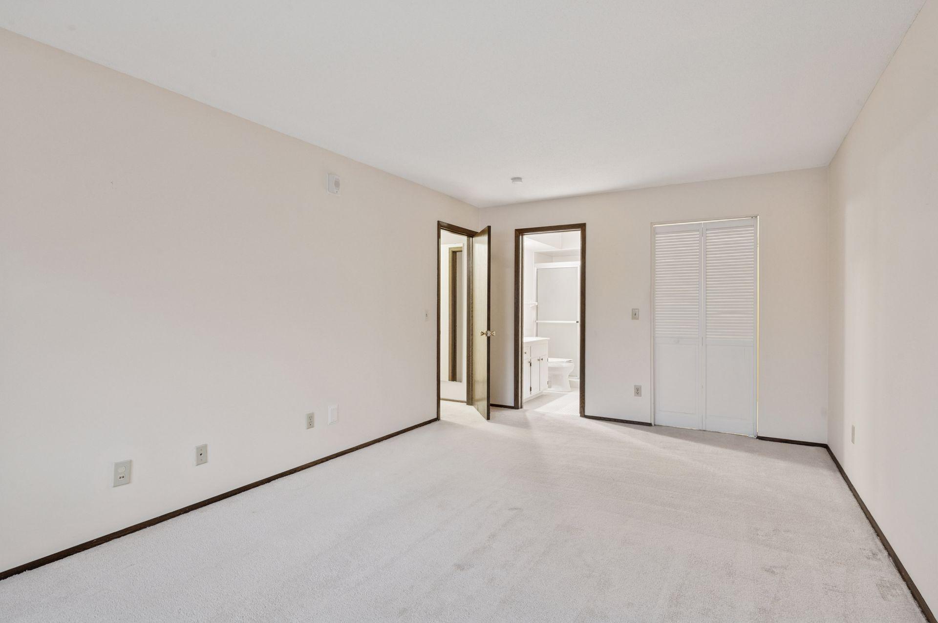 4350 Brookside Court 205 Property Photo 14