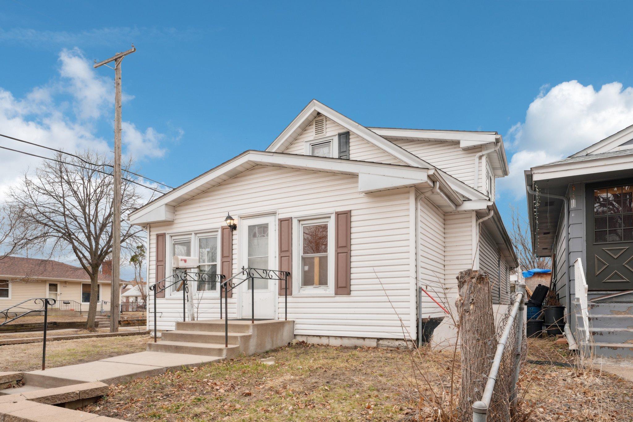 5201 N 6th Street Property Photo 3