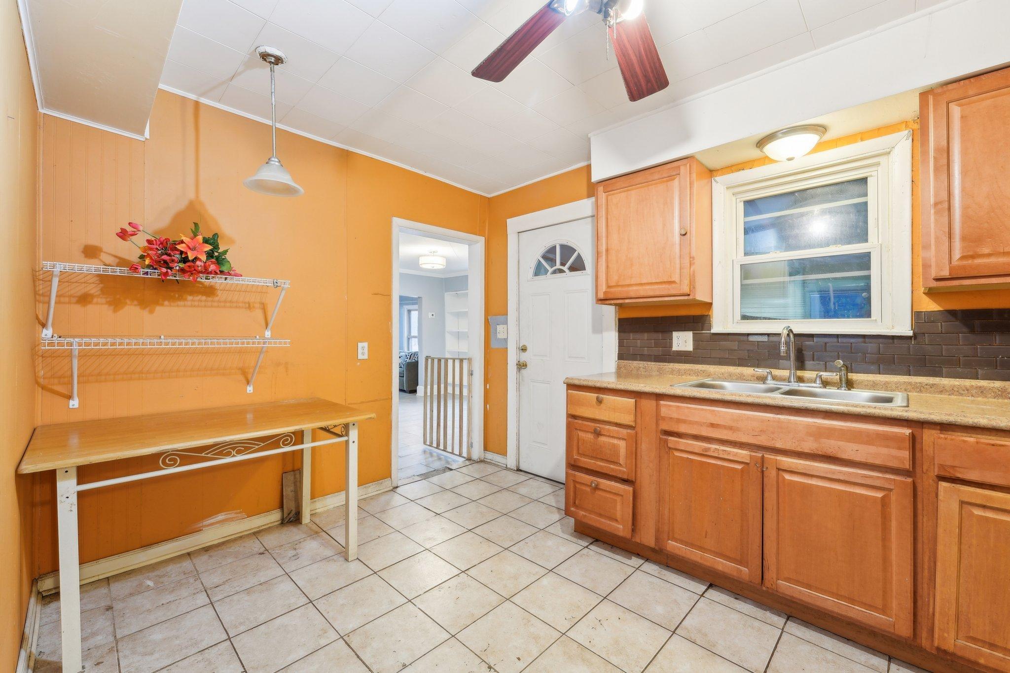 5201 N 6th Street Property Photo 5