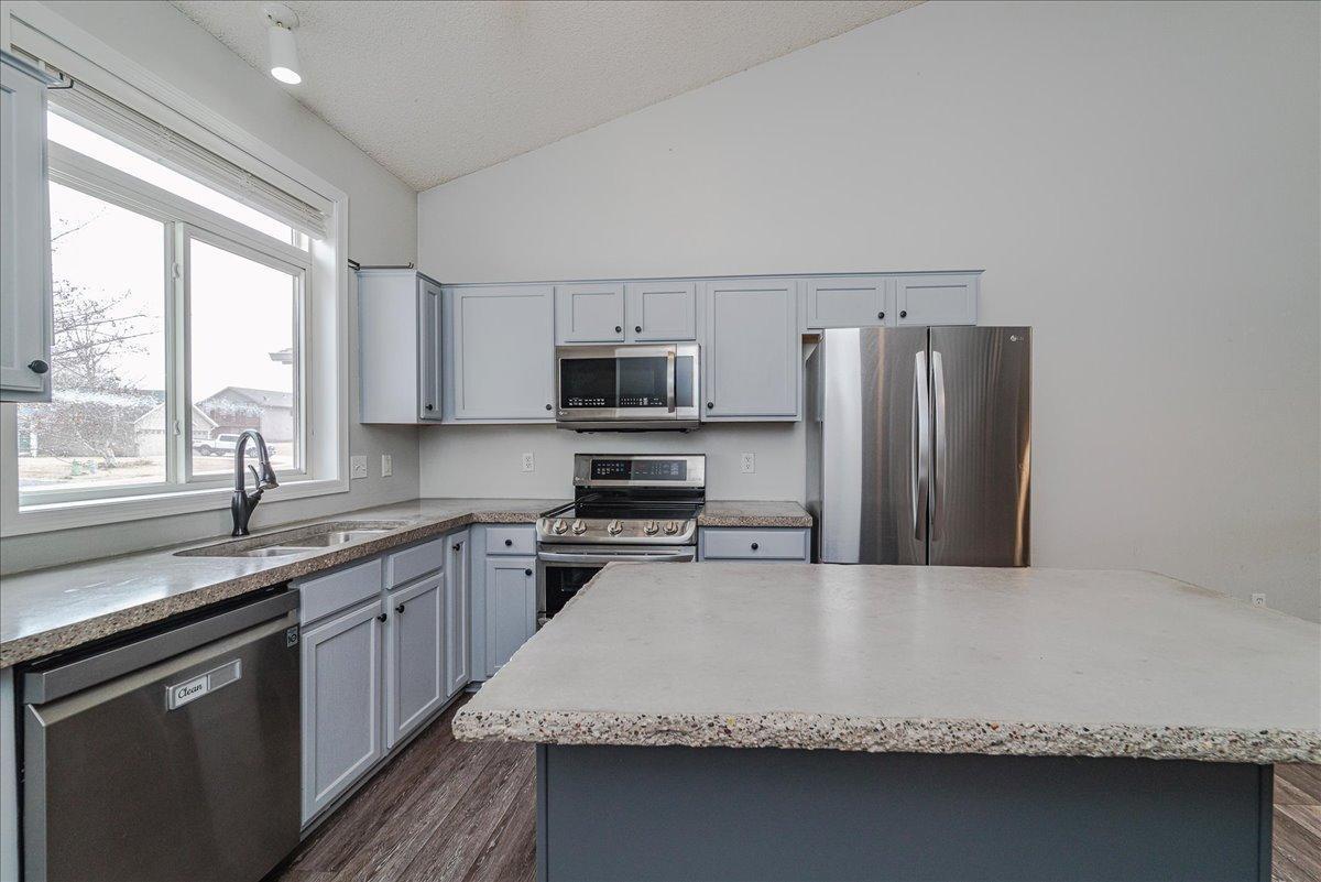 328 Pine Street Property Photo 4