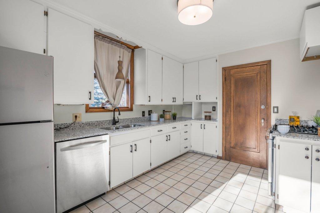 1849 Zephyr Place Property Photo 6