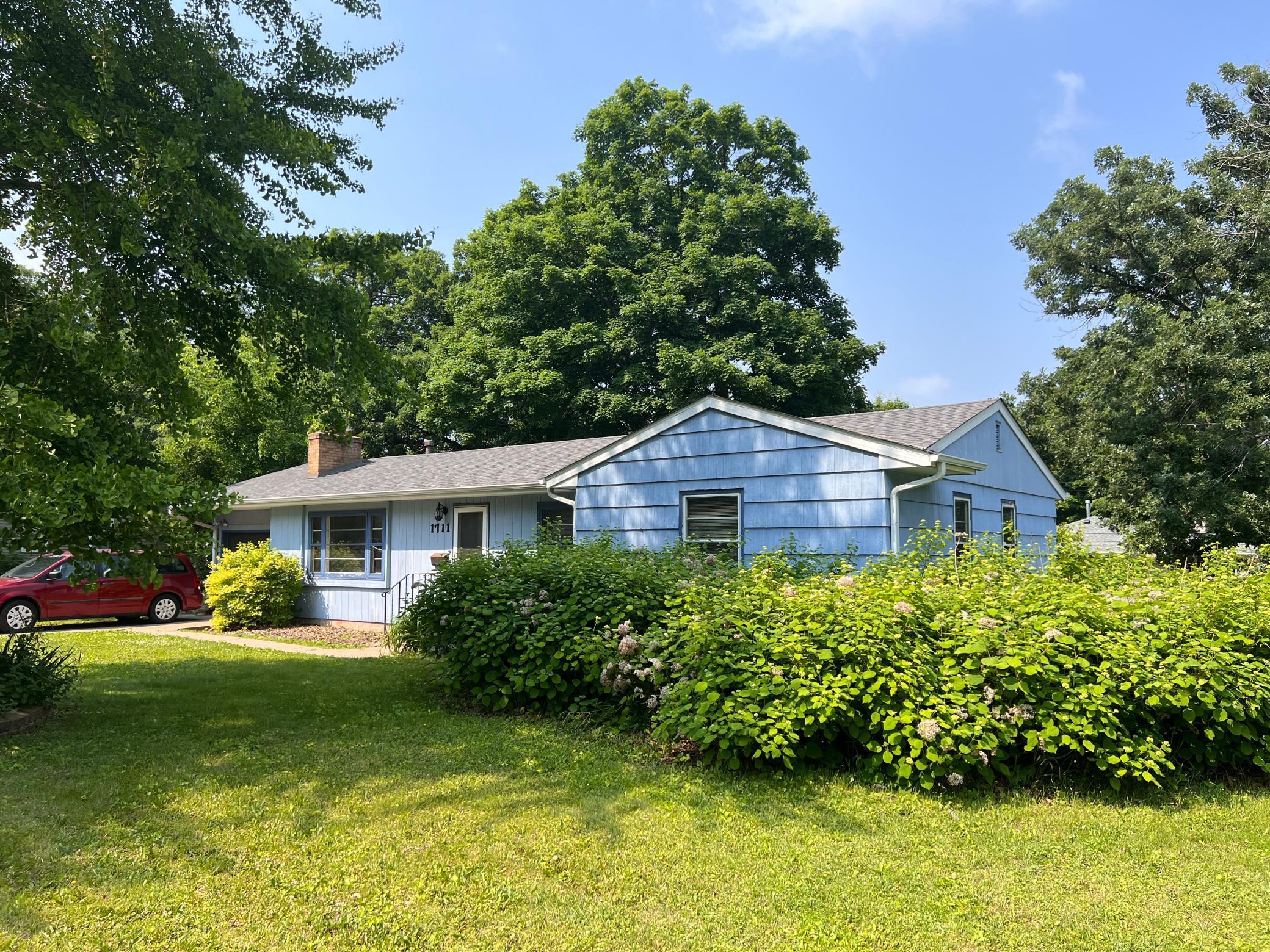 1711 Winnetka Avenue Property Photo 1
