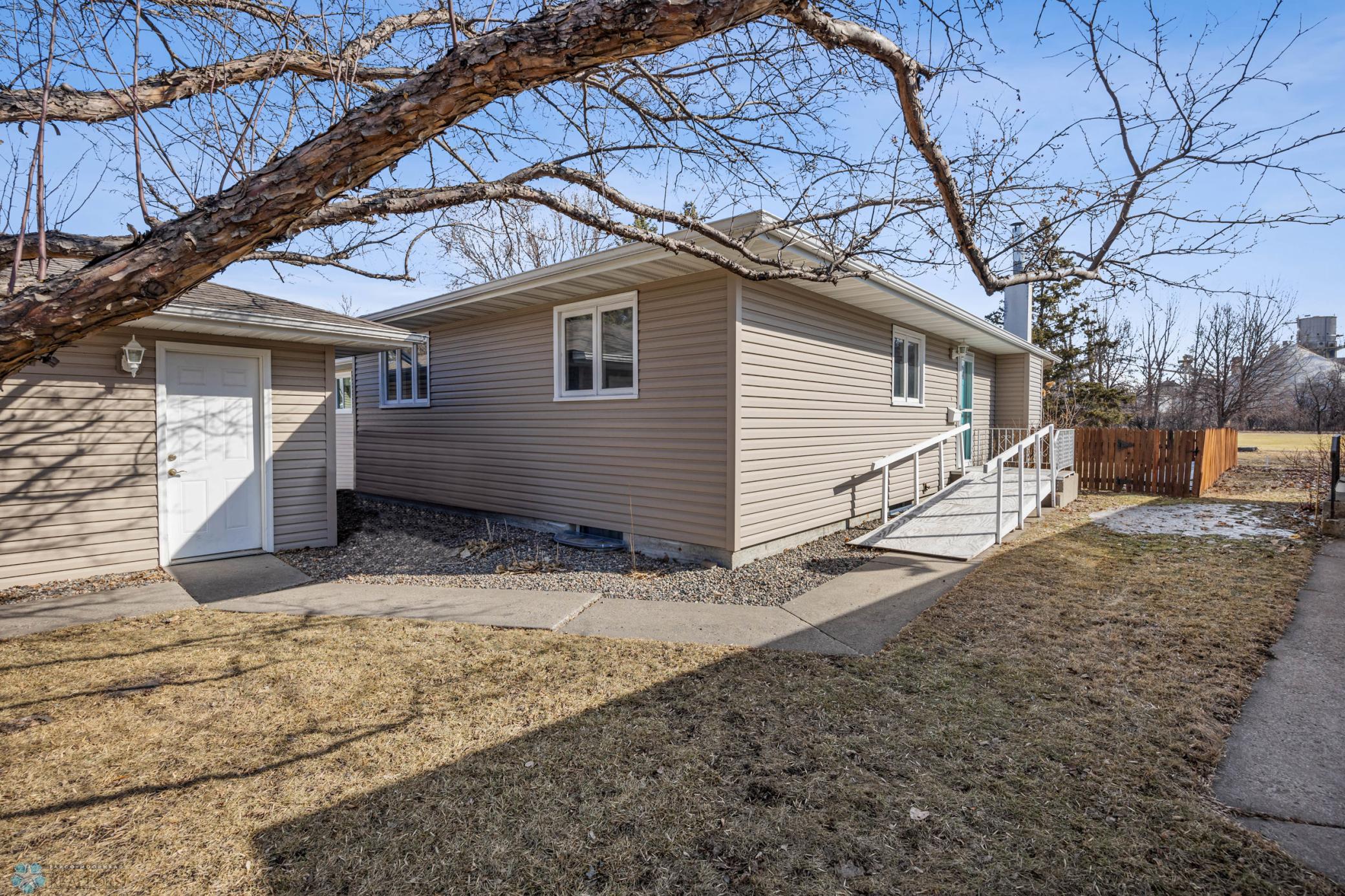 2514 Country Club Parkway Property Photo