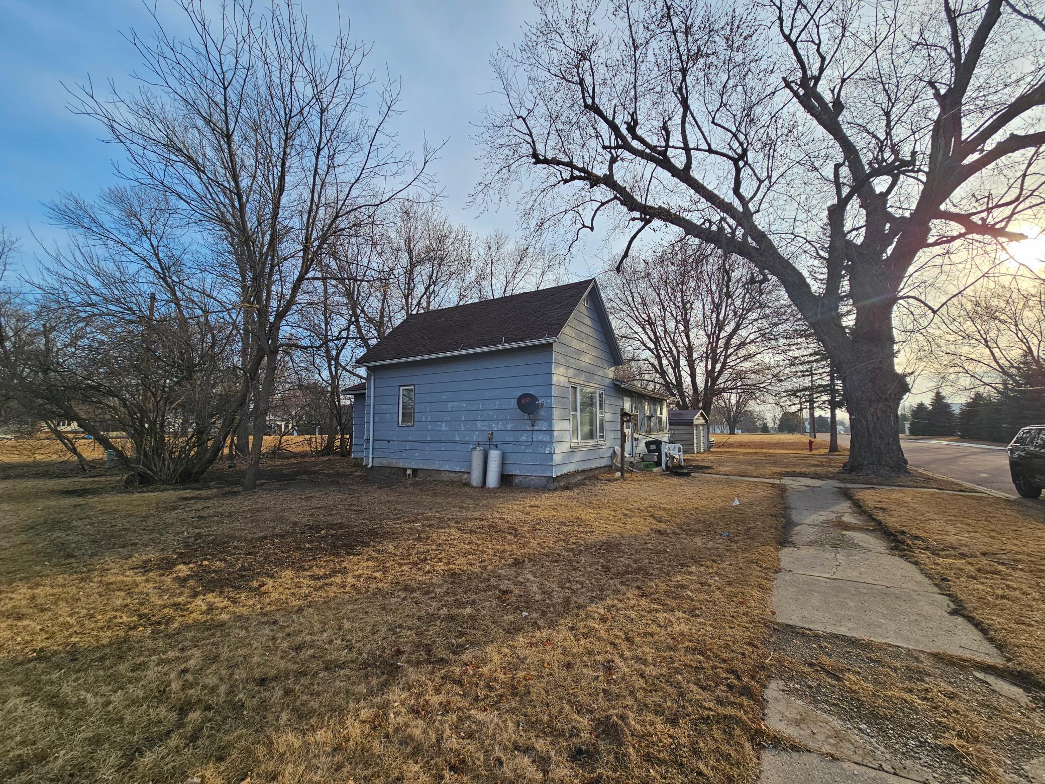 2747 26th Street Property Photo 2