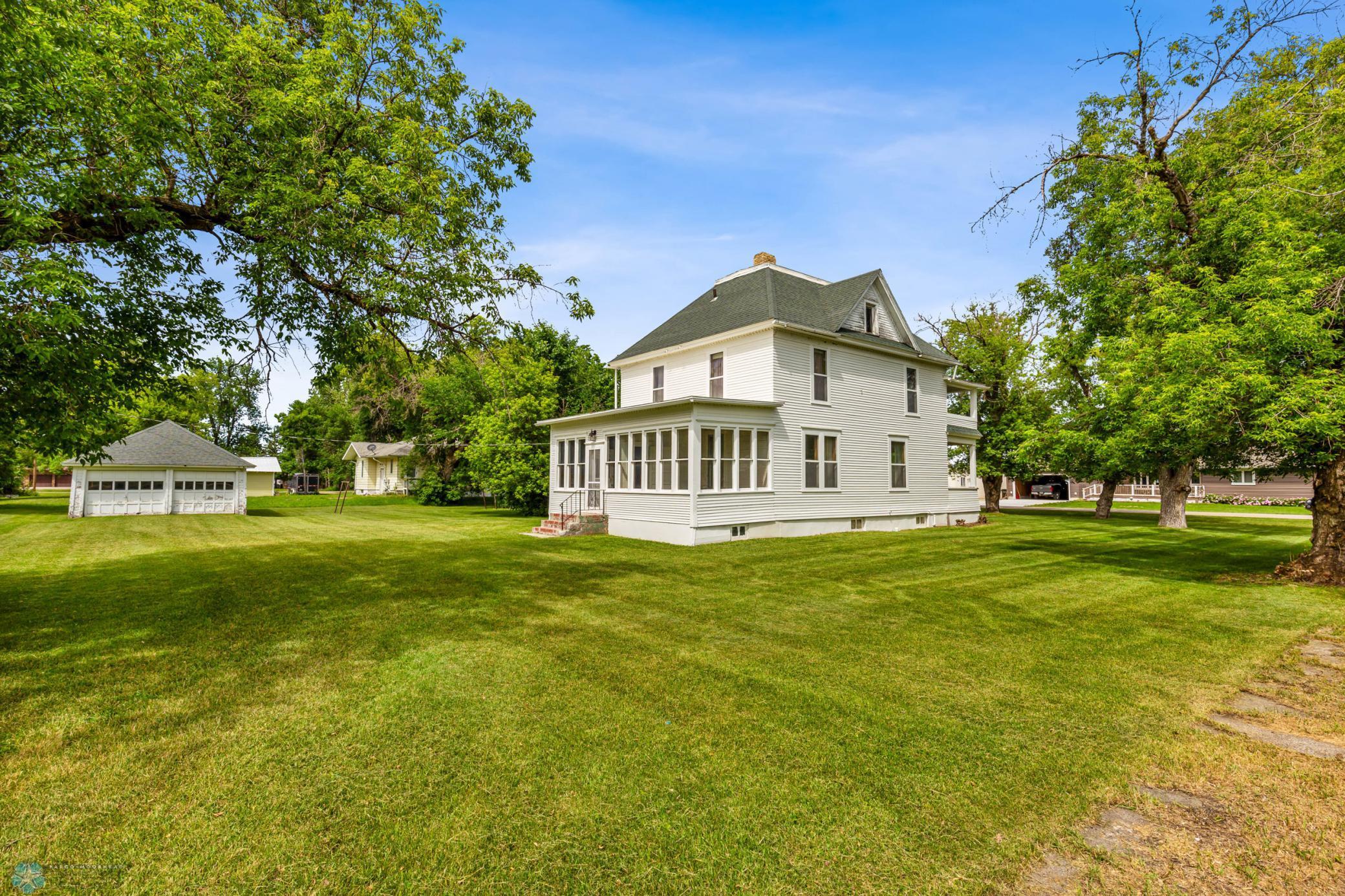 421 2nd Street Property Photo
