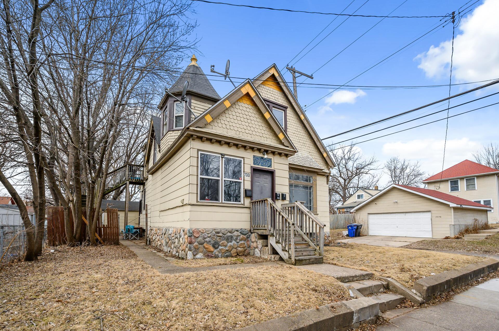733 Earl Street Property Photo 1