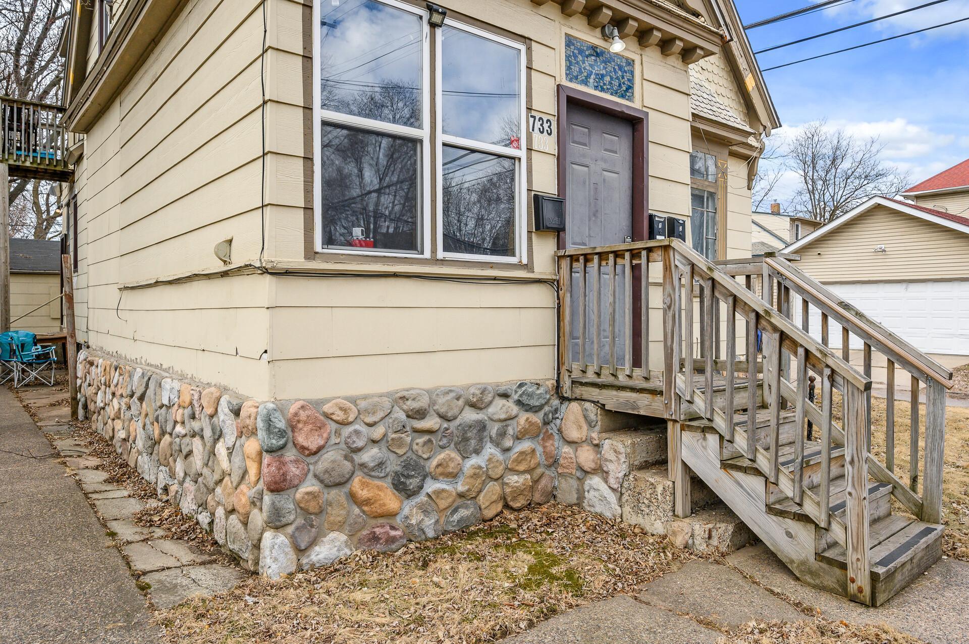 733 Earl Street Property Photo 2