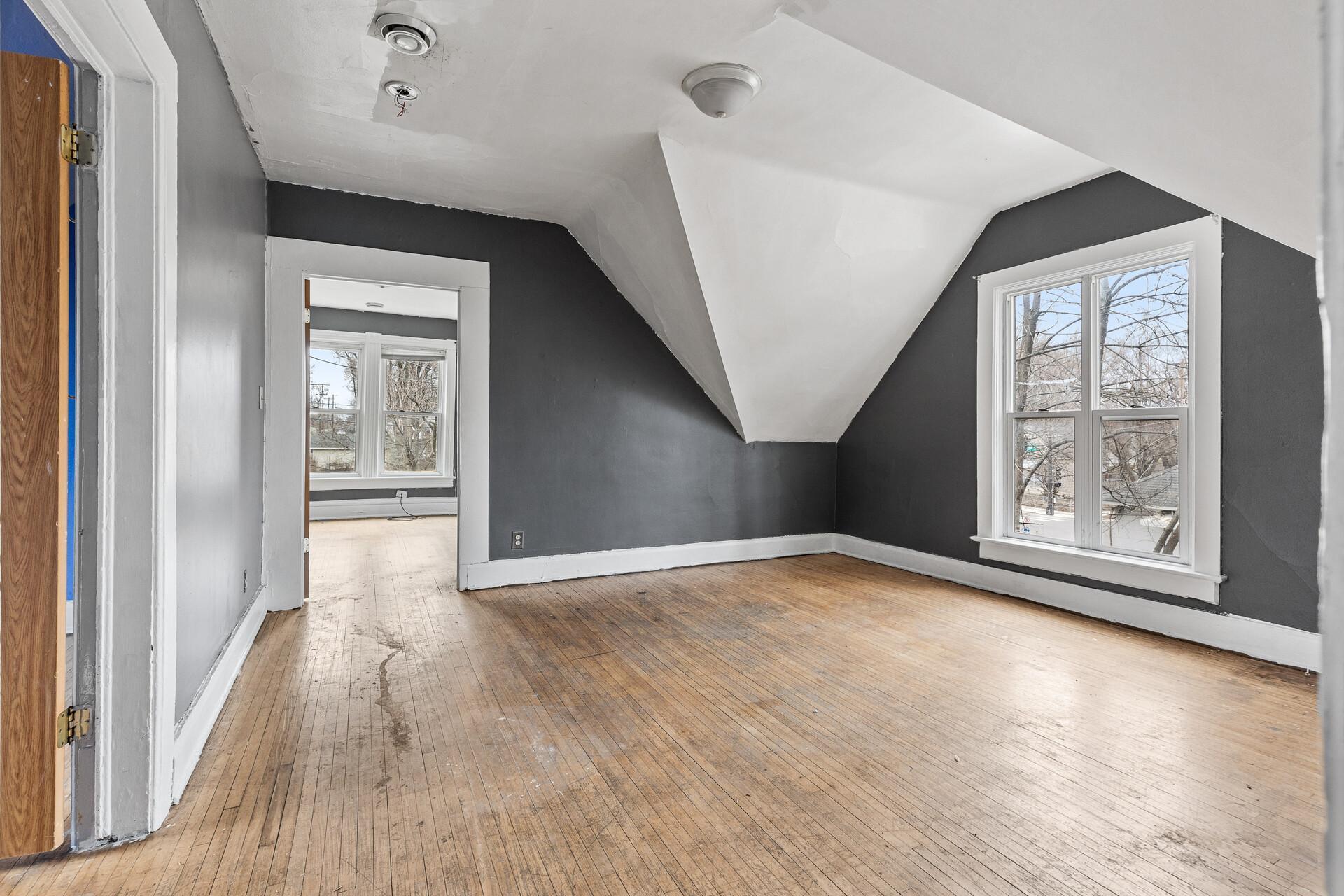 733 Earl Street Property Photo 3