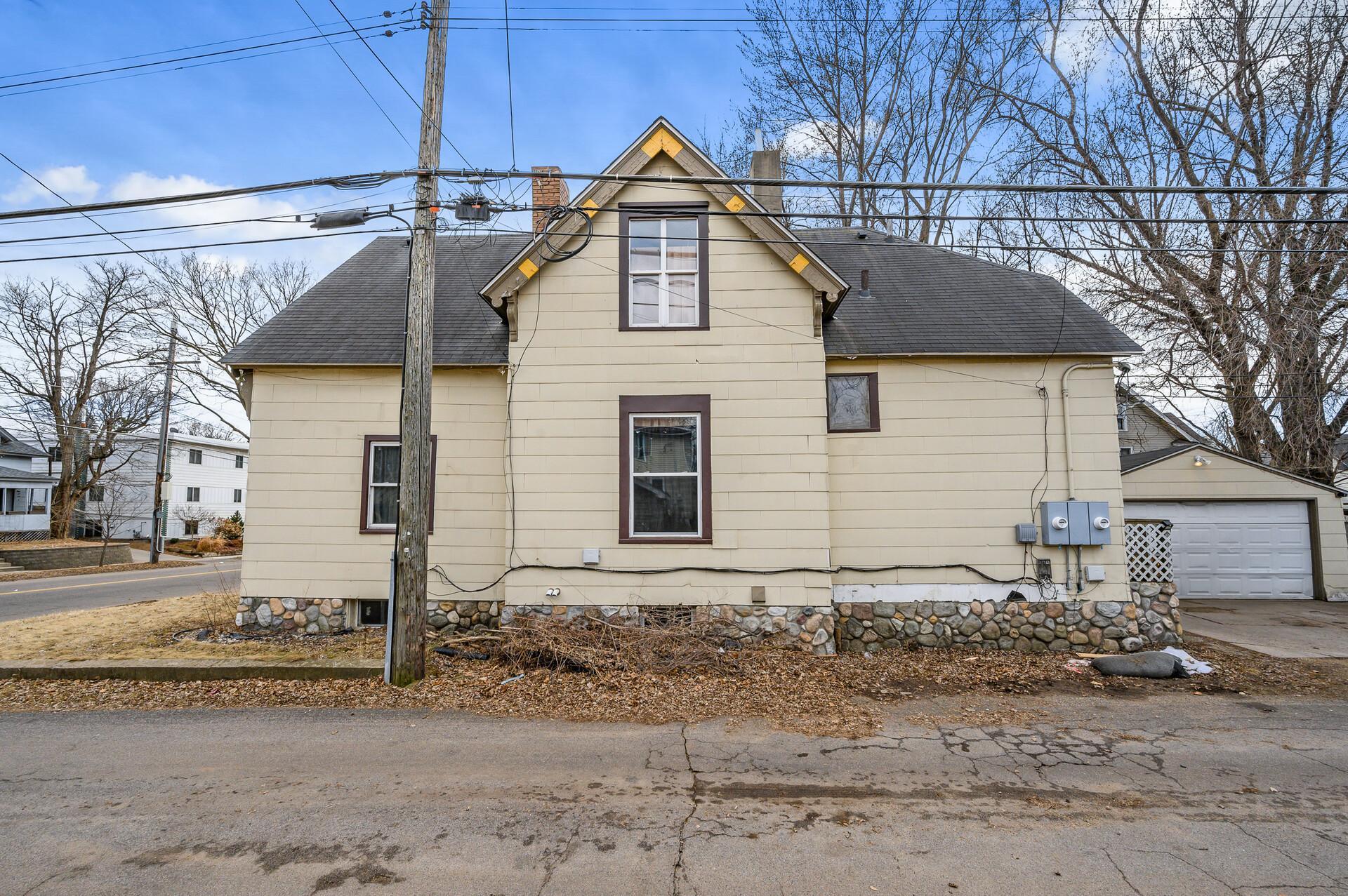 733 Earl Street Property Photo 43