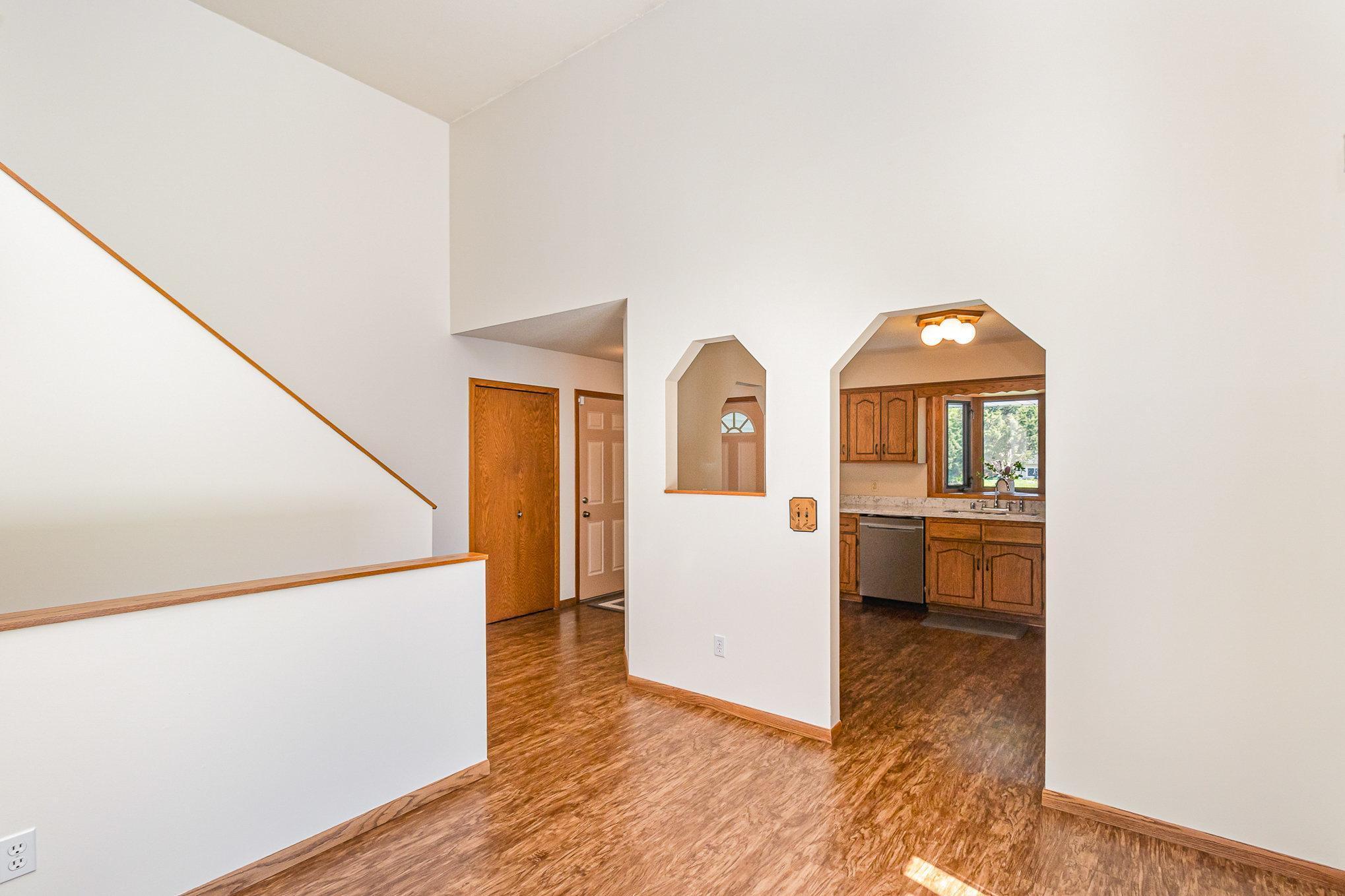 617 Meadowwood Drive Property Photo 11
