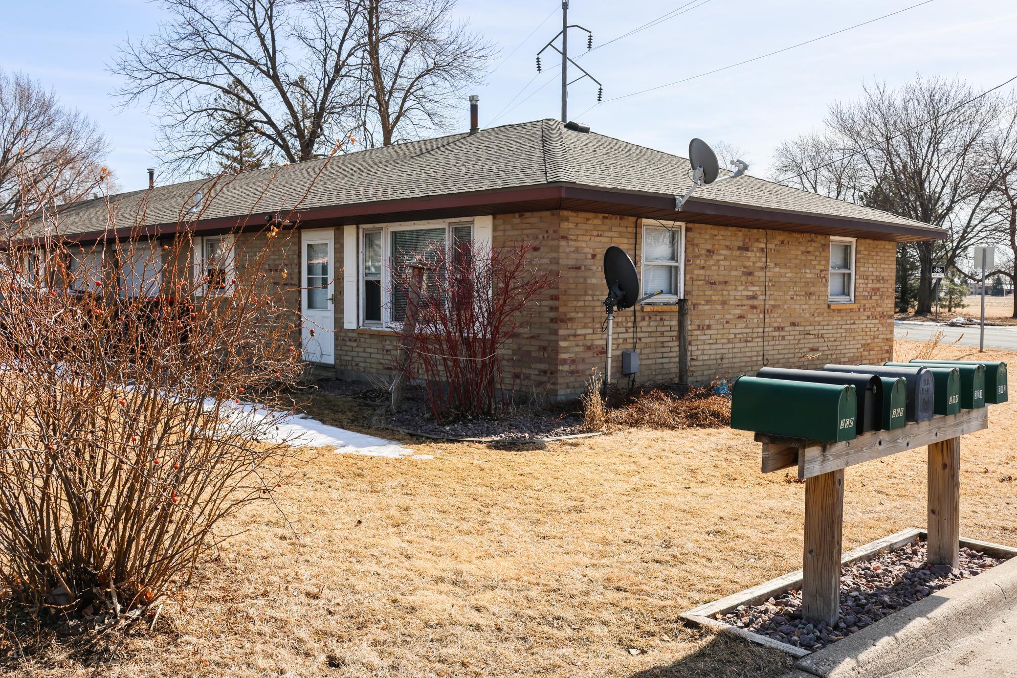 302 E Elmwood Street Property Photo 1