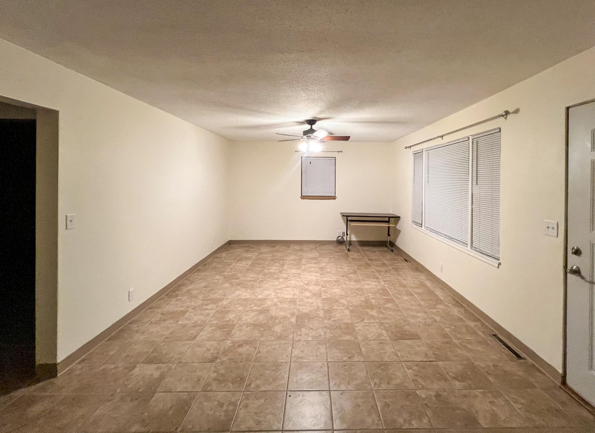 302 E Elmwood Street Property Photo 4
