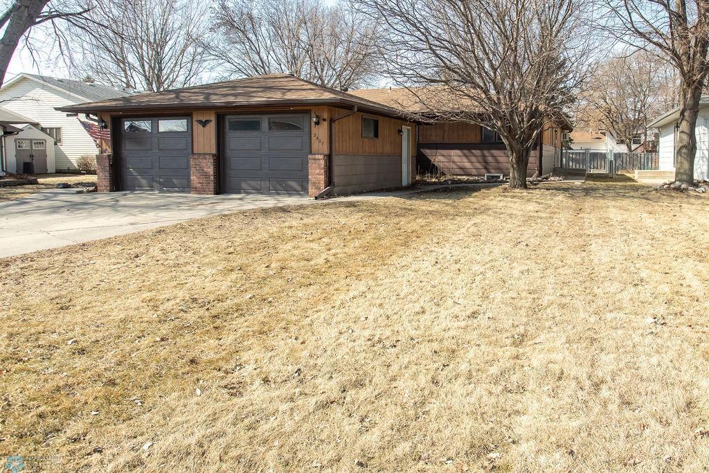 2407 Country Club Parkway Property Photo