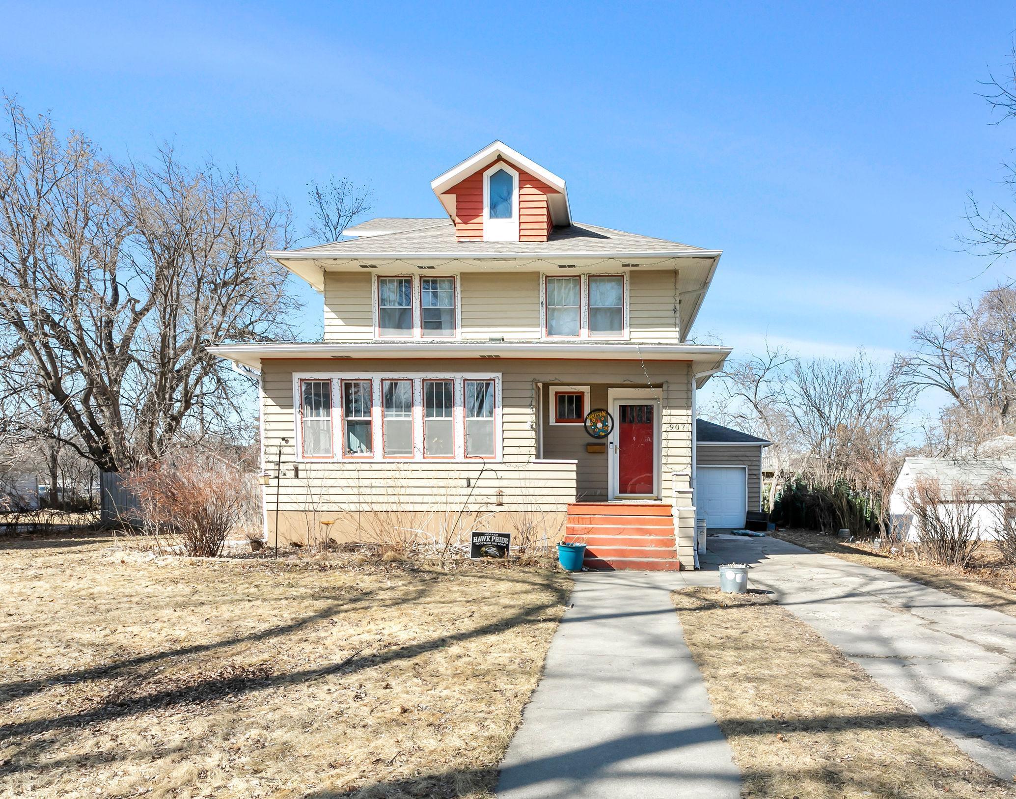 907 4th Street Property Photo 1