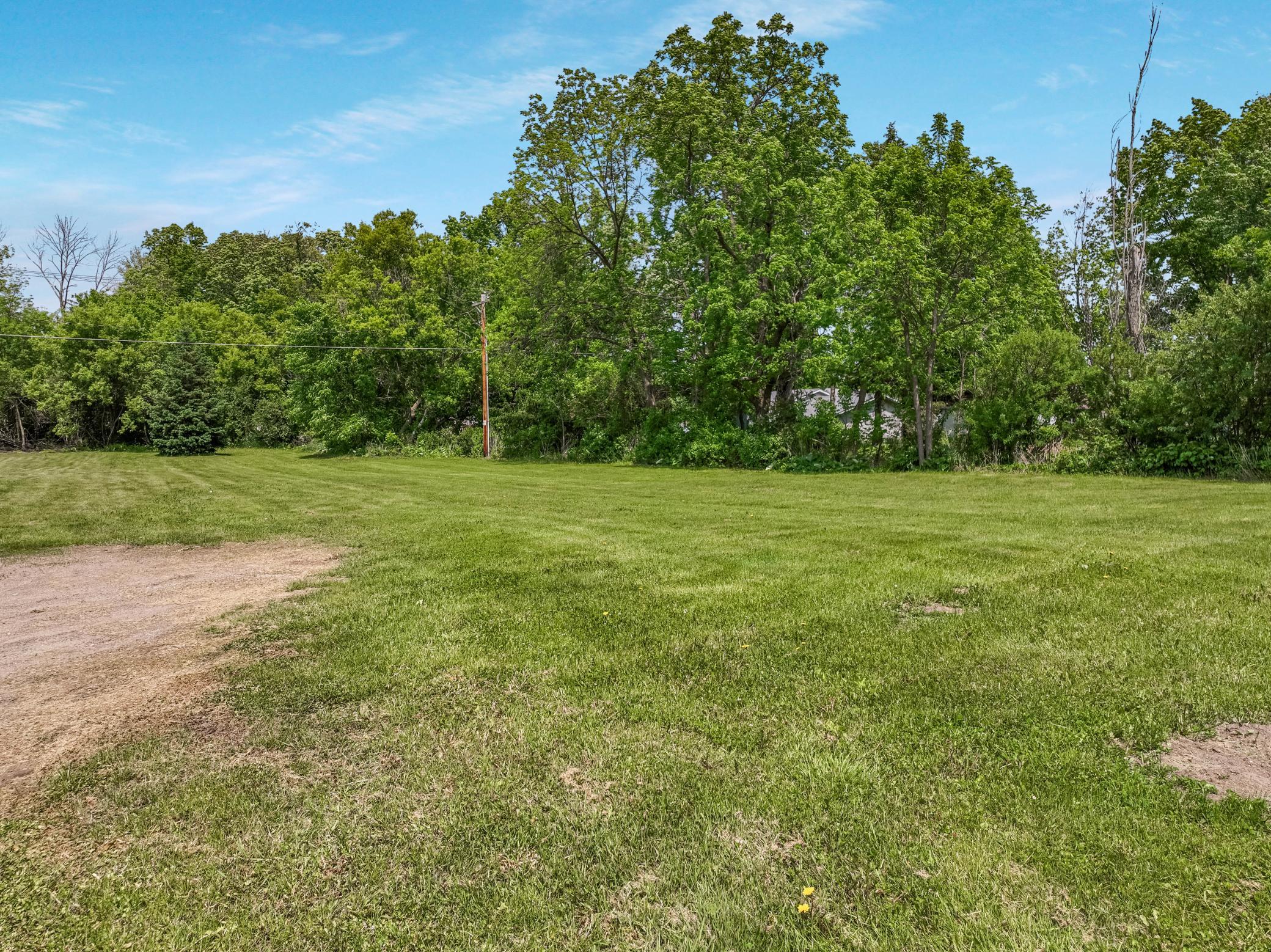 429 W Division Avenue Property Photo 14