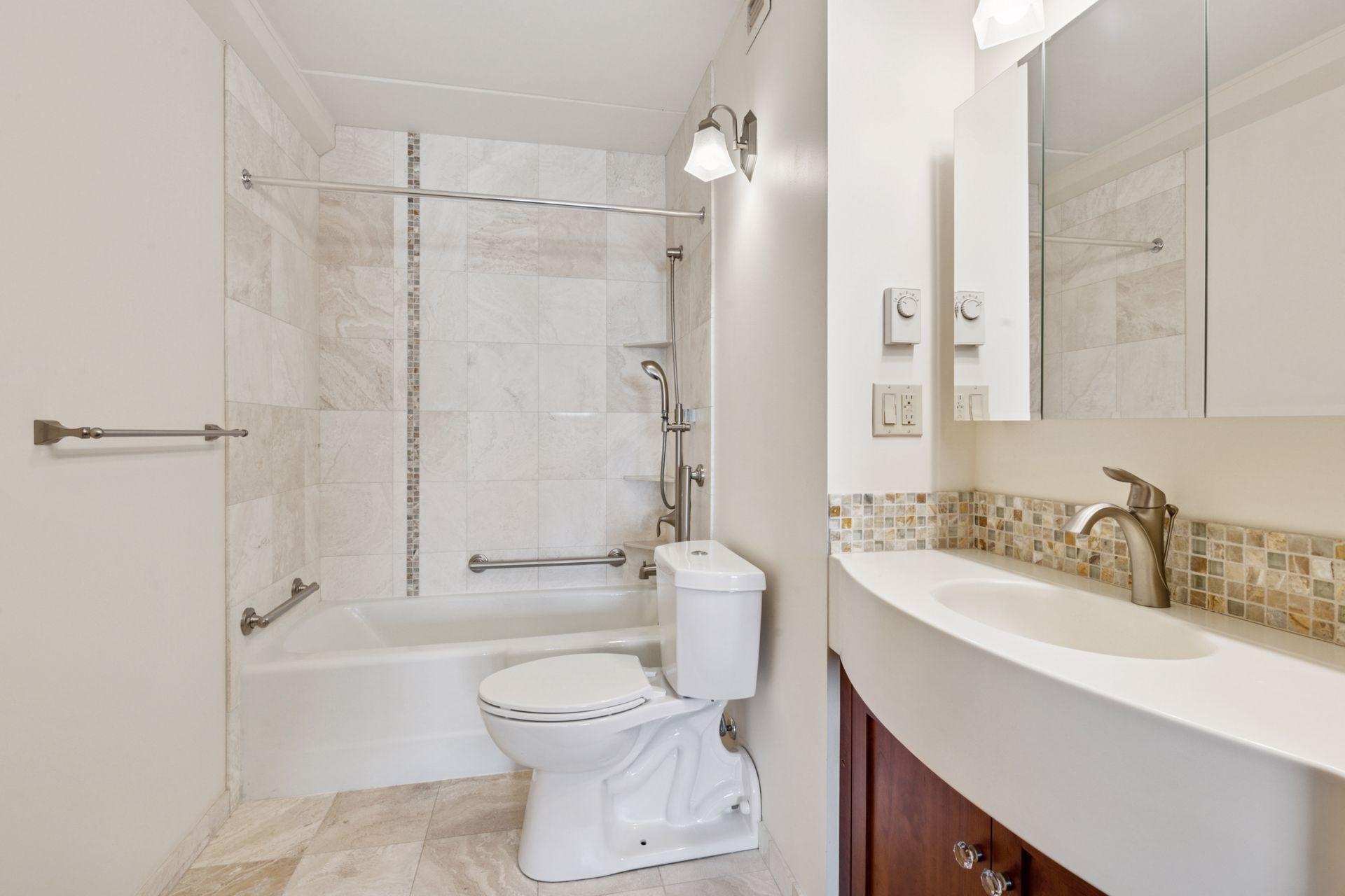 1920 S 1st Street 1502 Property Photo 18