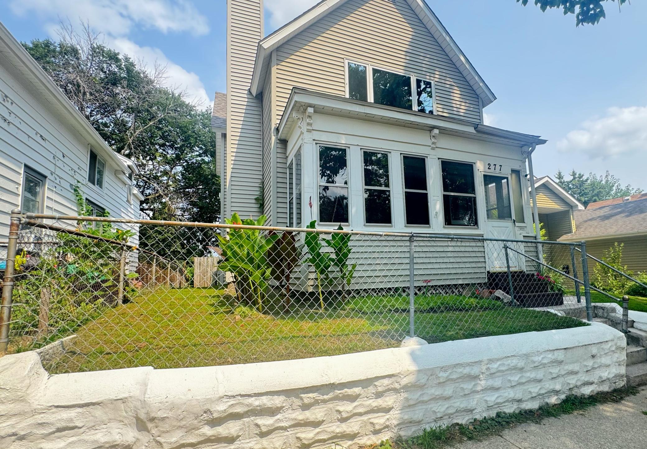 277 E Morton Street E Property Photo 1