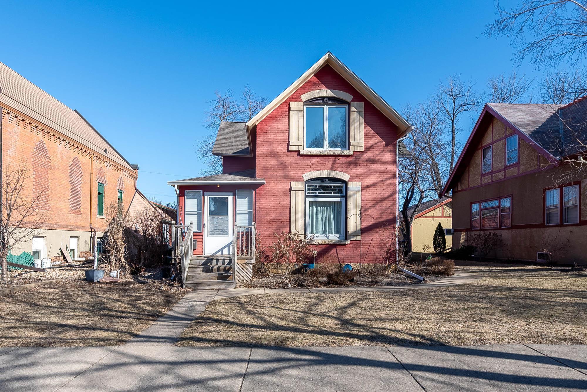 228 W 5th Street Property Photo 1
