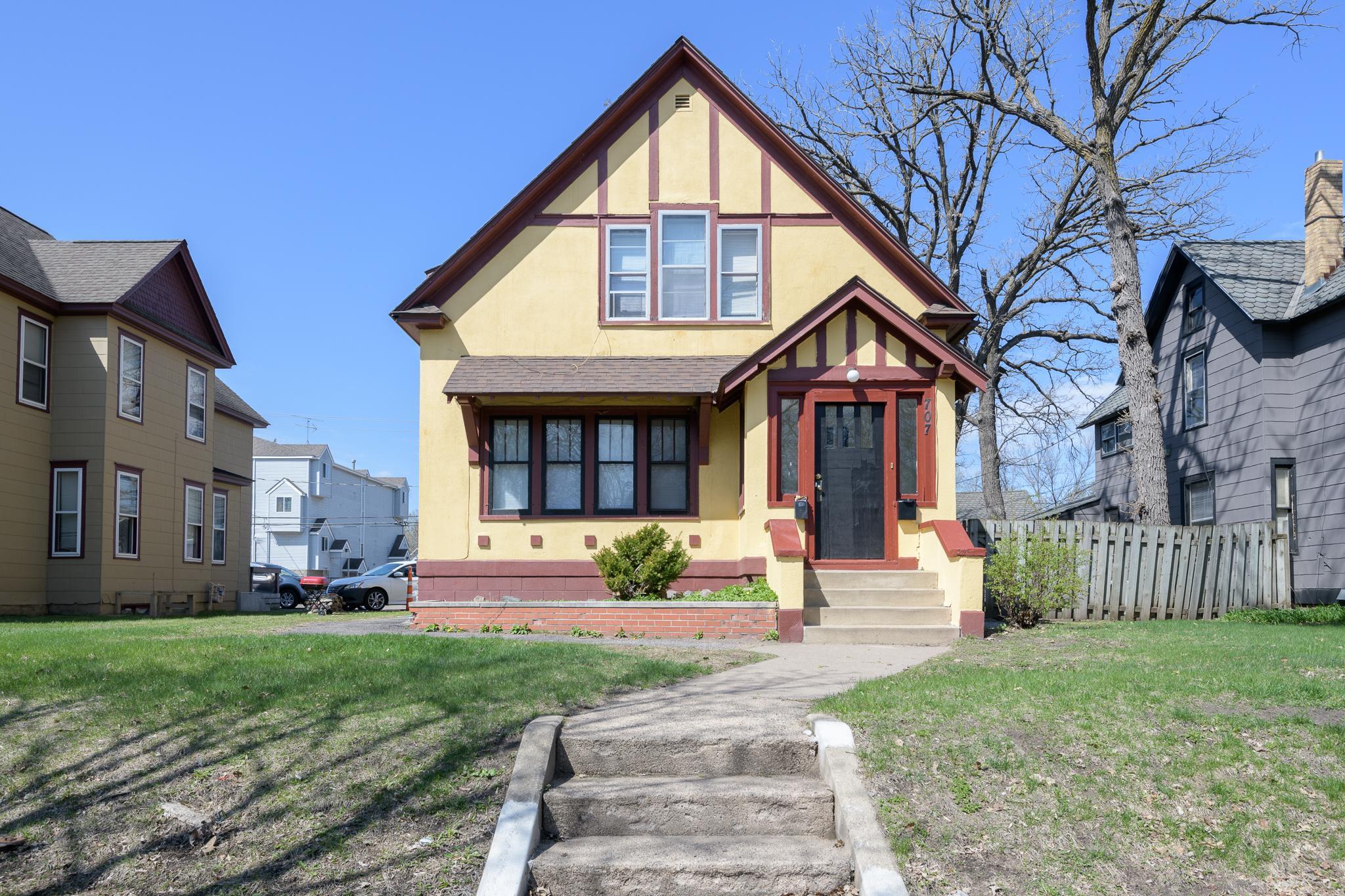 707 6th Avenue S Property Photo 1