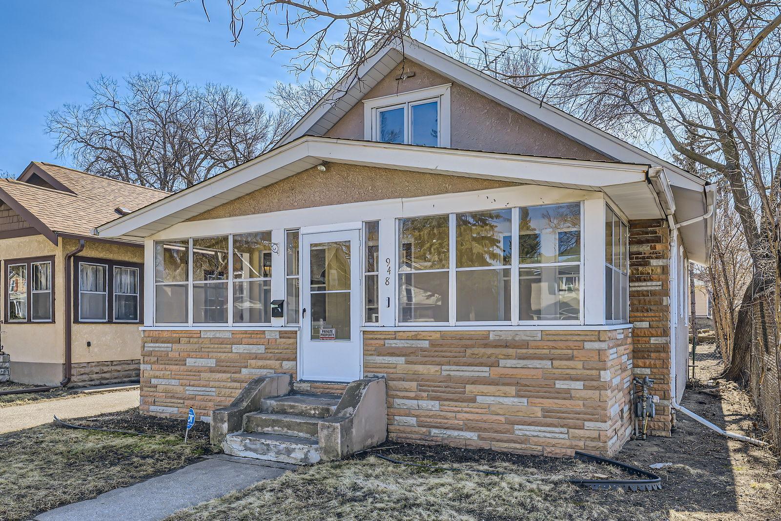 948 Margaret Street Property Photo 2