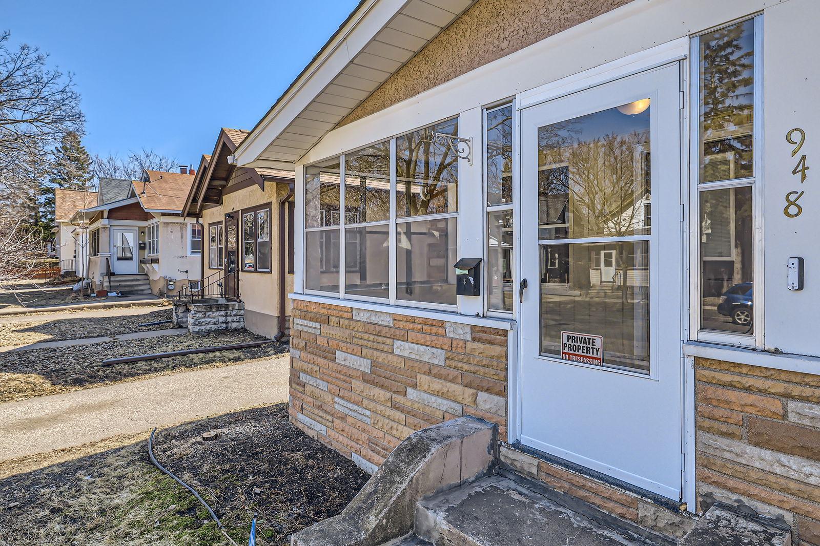 948 Margaret Street Property Photo 3