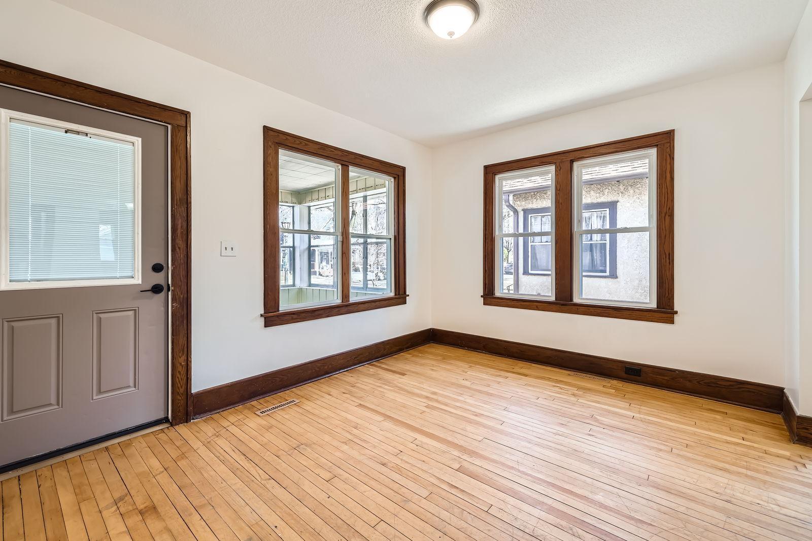 948 Margaret Street Property Photo 4