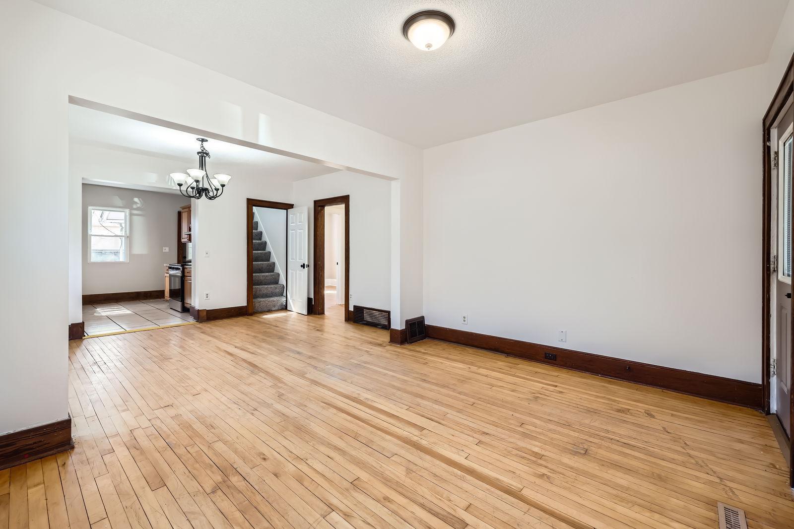 948 Margaret Street Property Photo 6