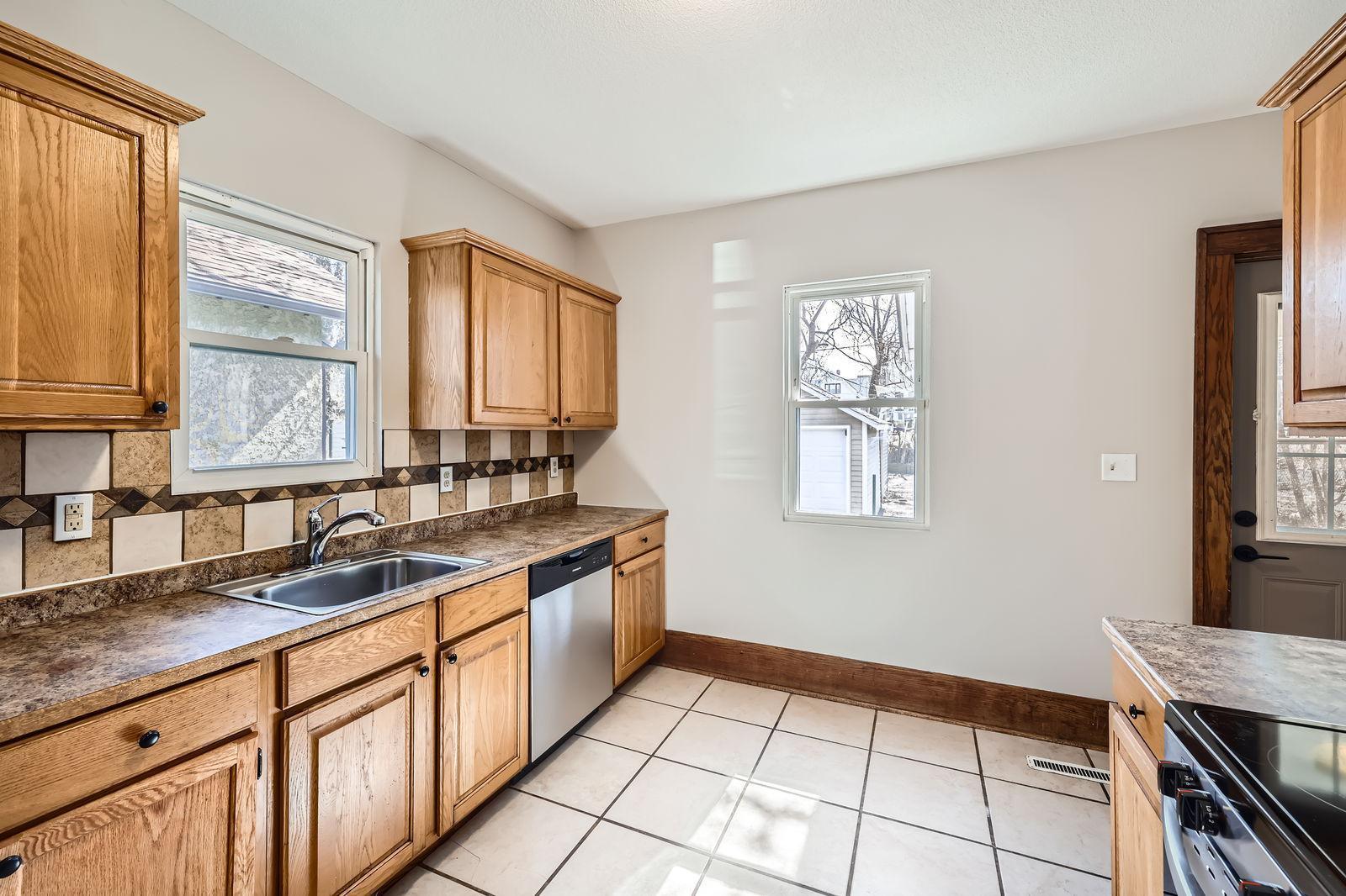 948 Margaret Street Property Photo 11