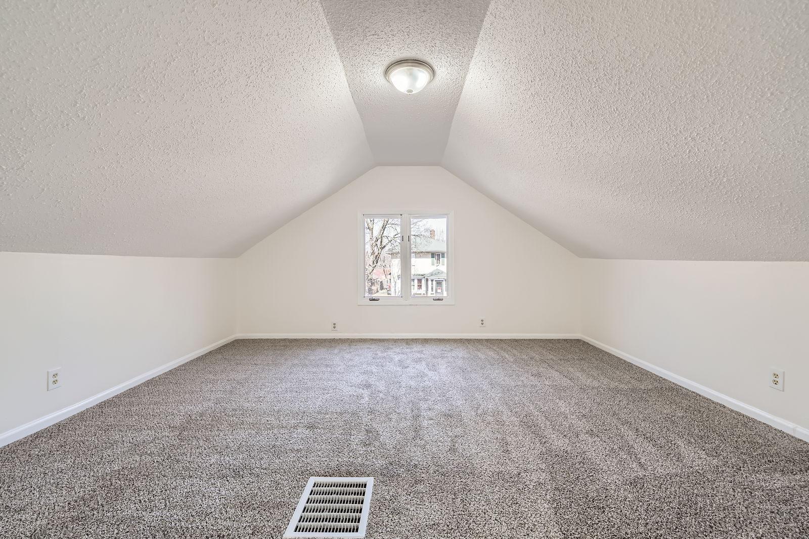 948 Margaret Street Property Photo 19
