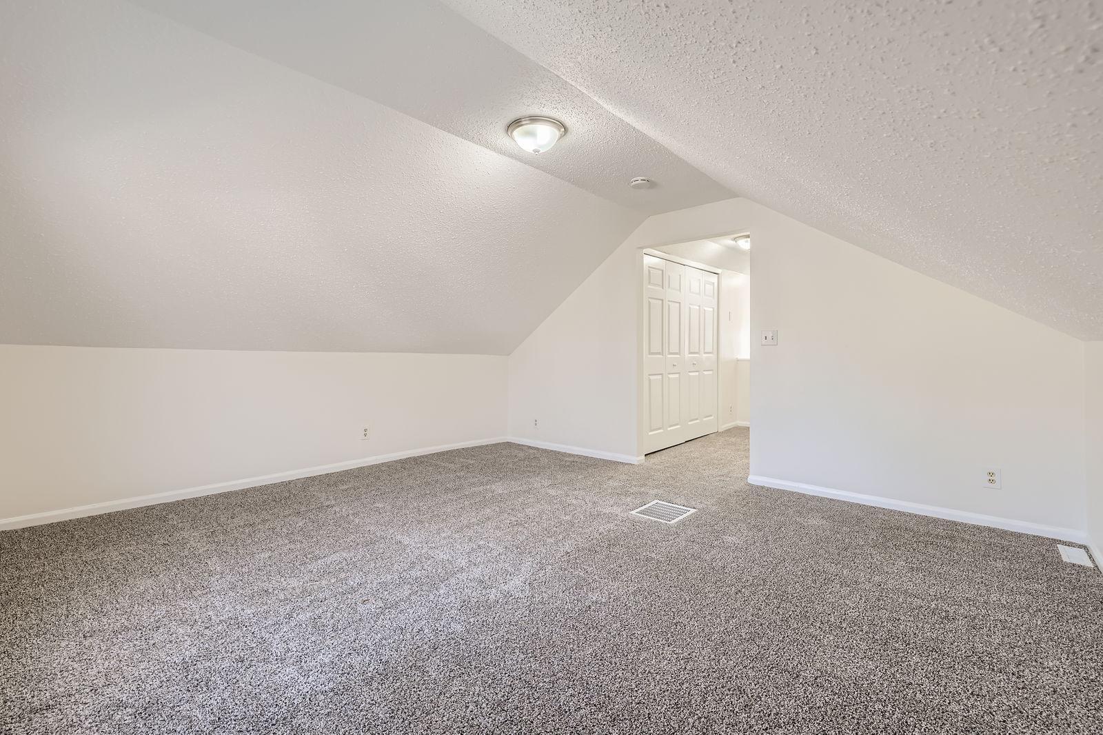 948 Margaret Street Property Photo 20