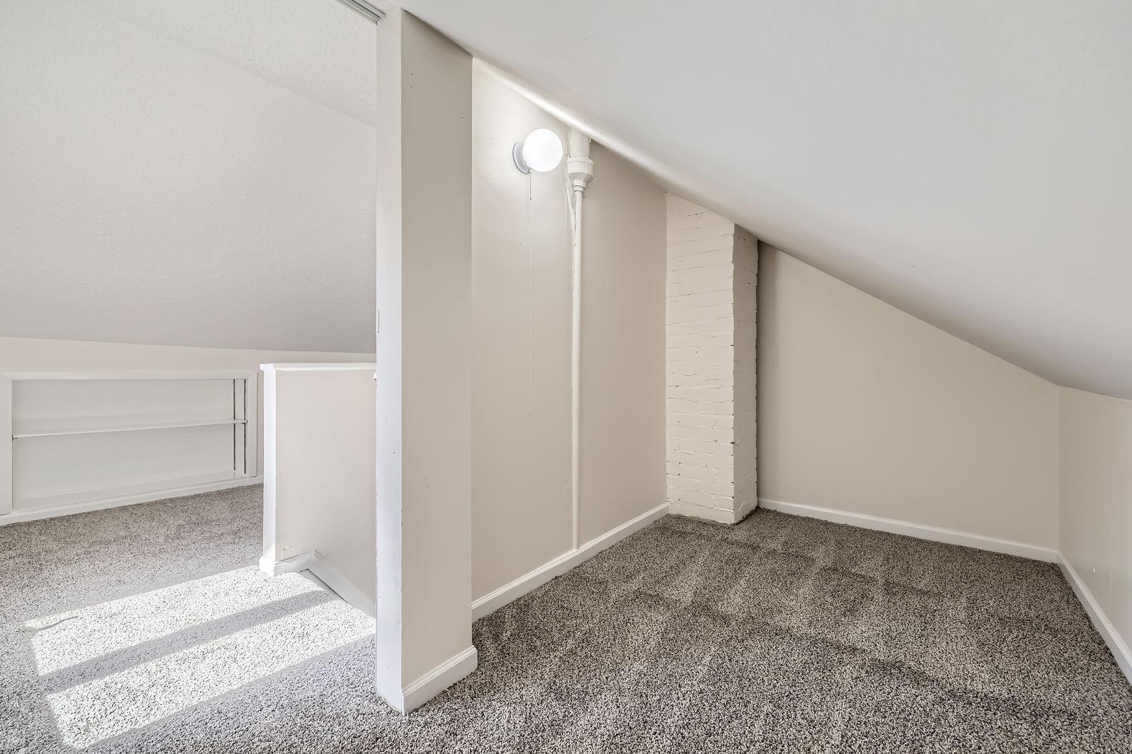 948 Margaret Street Property Photo 22