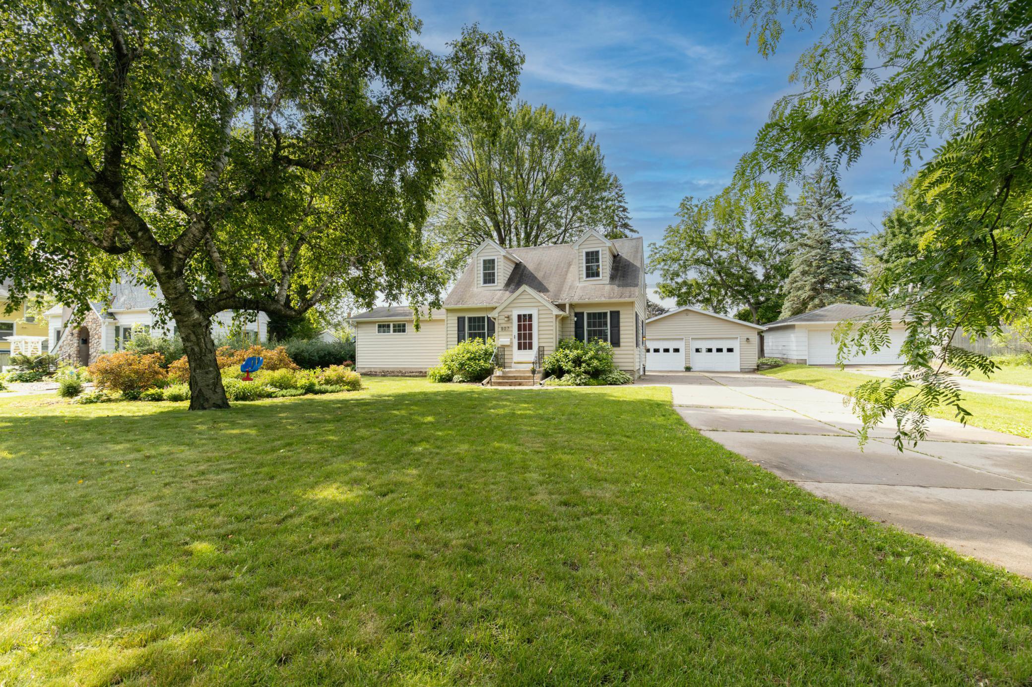 807 2nd Street Property Photo 1