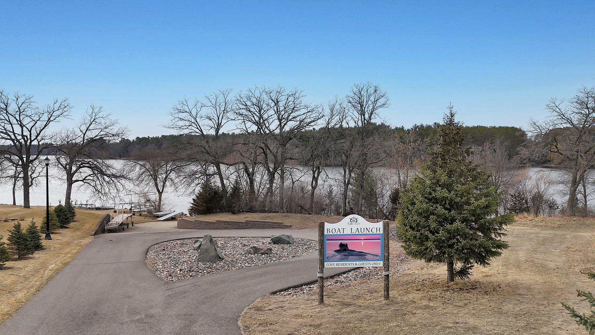 936 Cove Court Property Photo 8