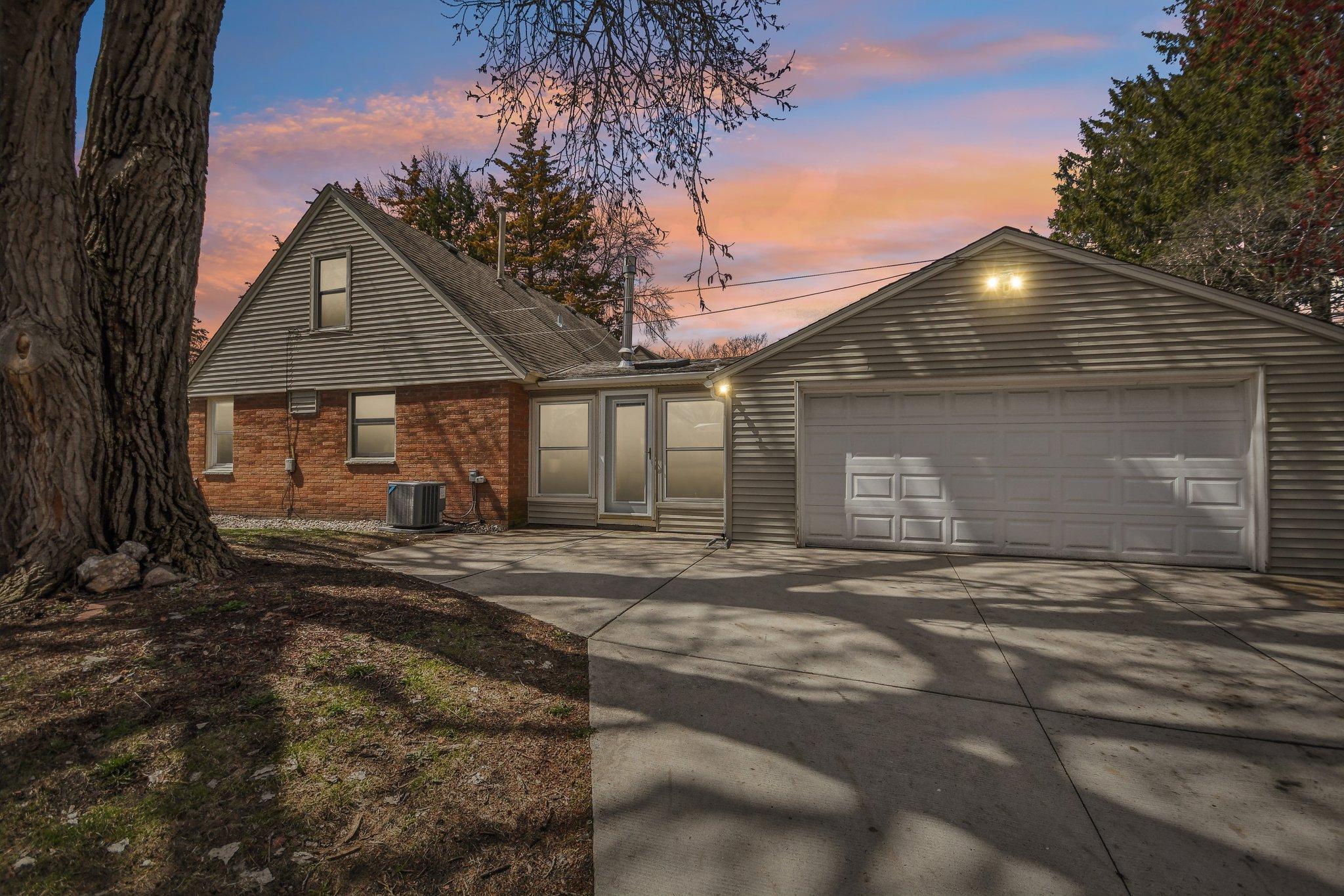 7000 Lombardy Lane Property Photo