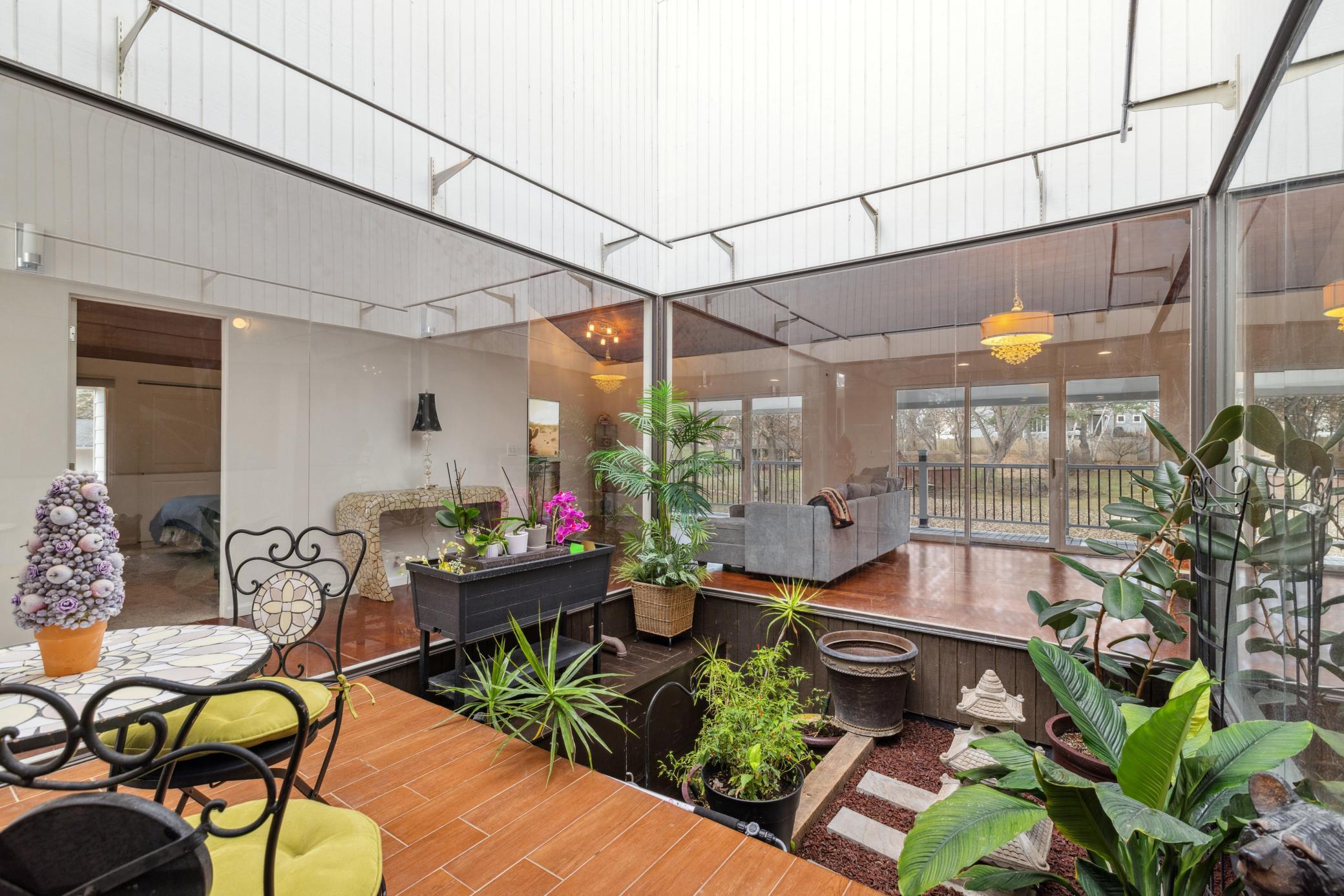 6328 Valley View Road Property Photo 4