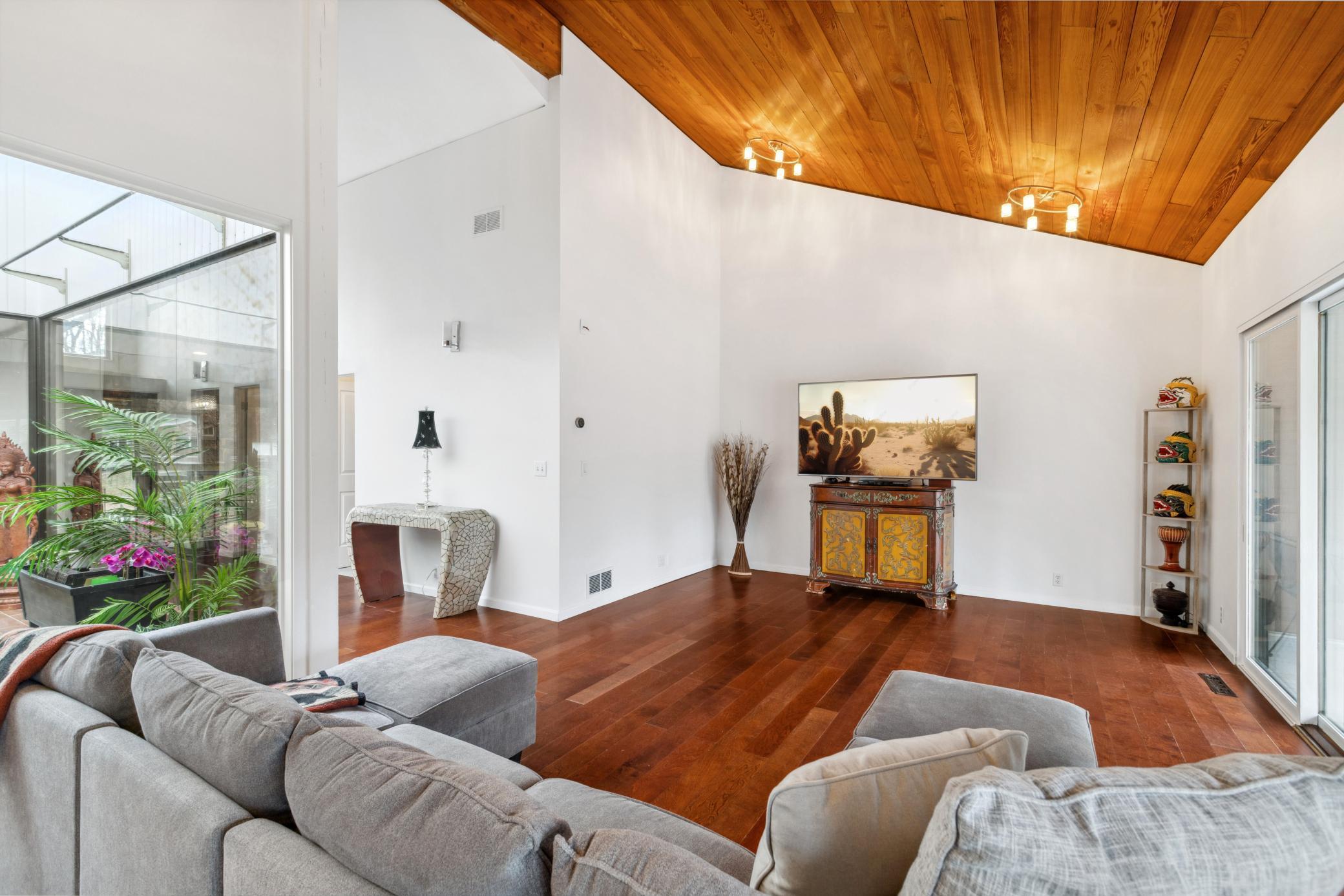 6328 Valley View Road Property Photo 6