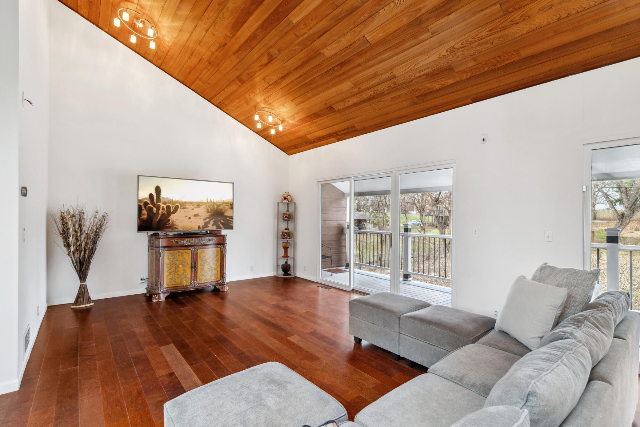 6328 Valley View Road Property Photo 7