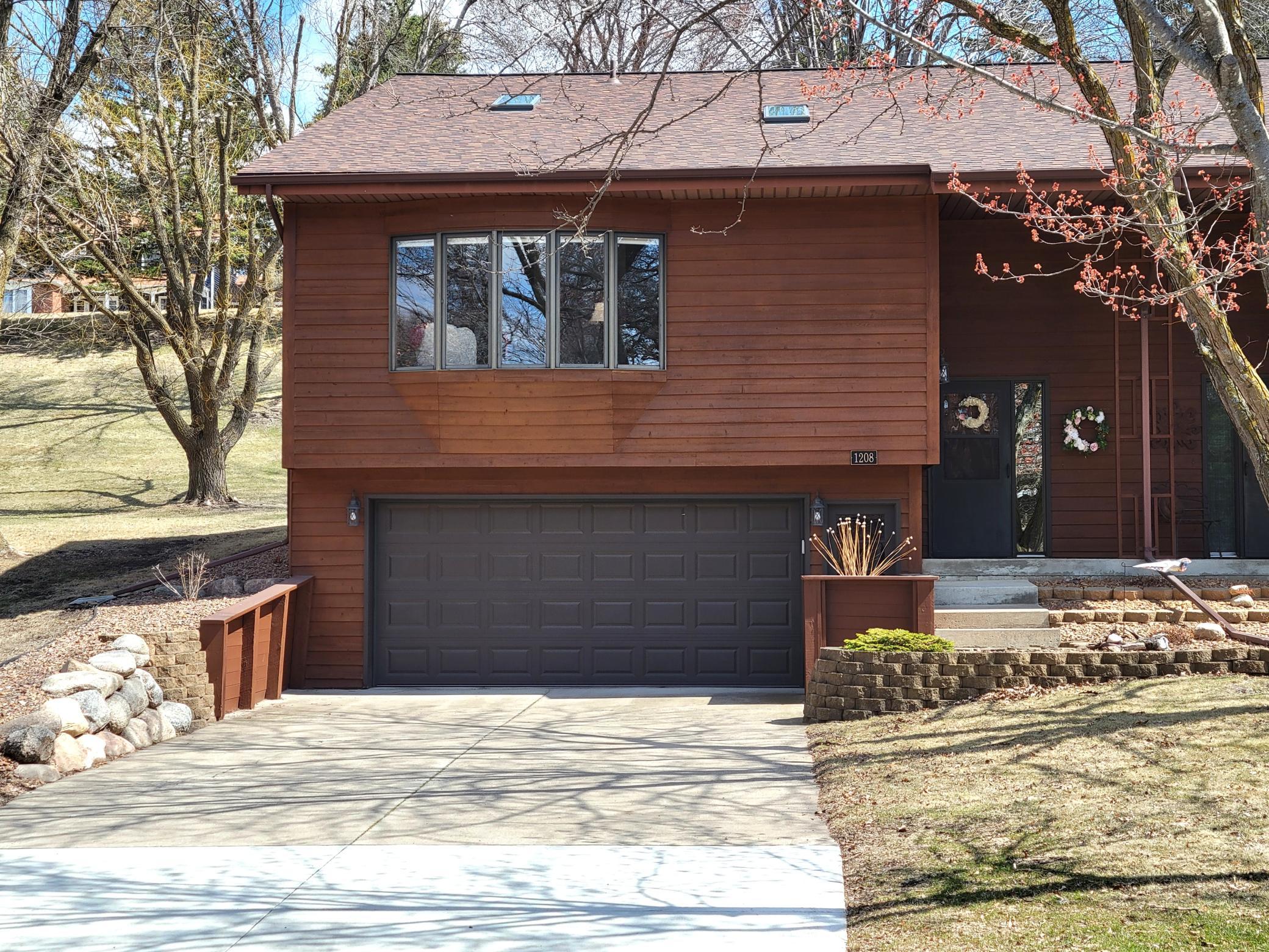 1208 Oak Drive Property Photo 1