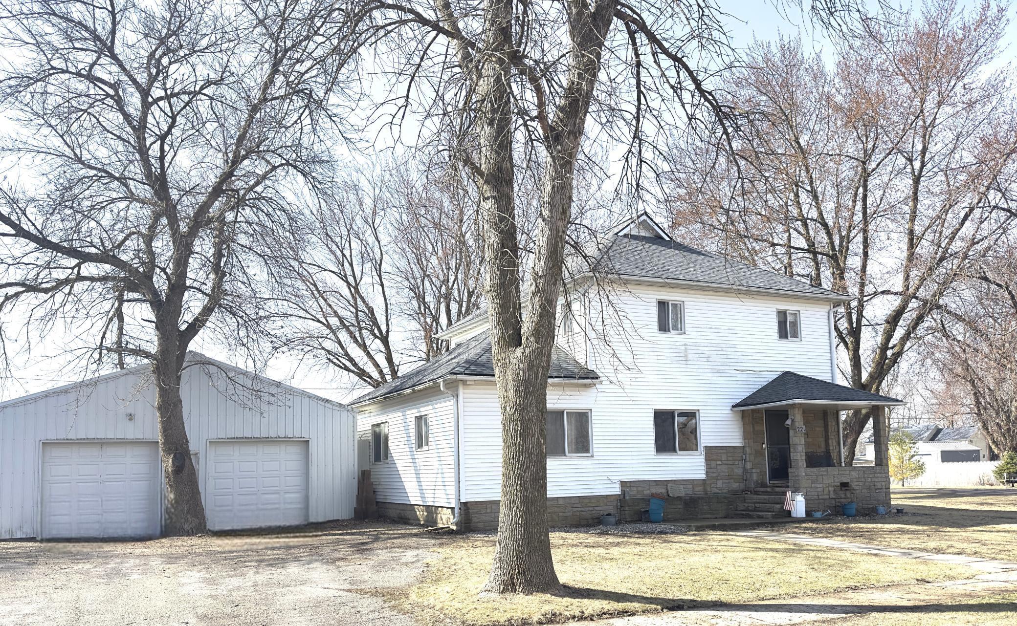 221 2nd Street Property Photo