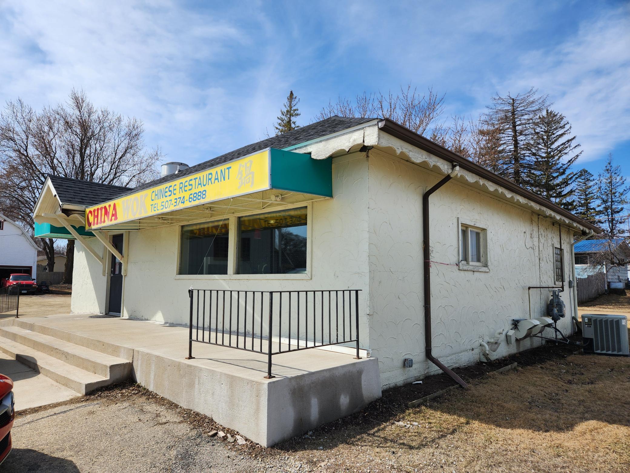 305 W Highway Street Property Photo