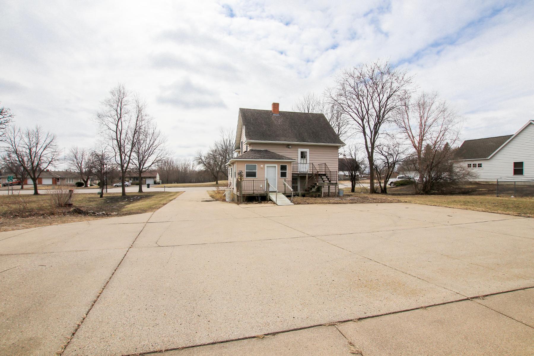 321 Highway 7 Property Photo 2