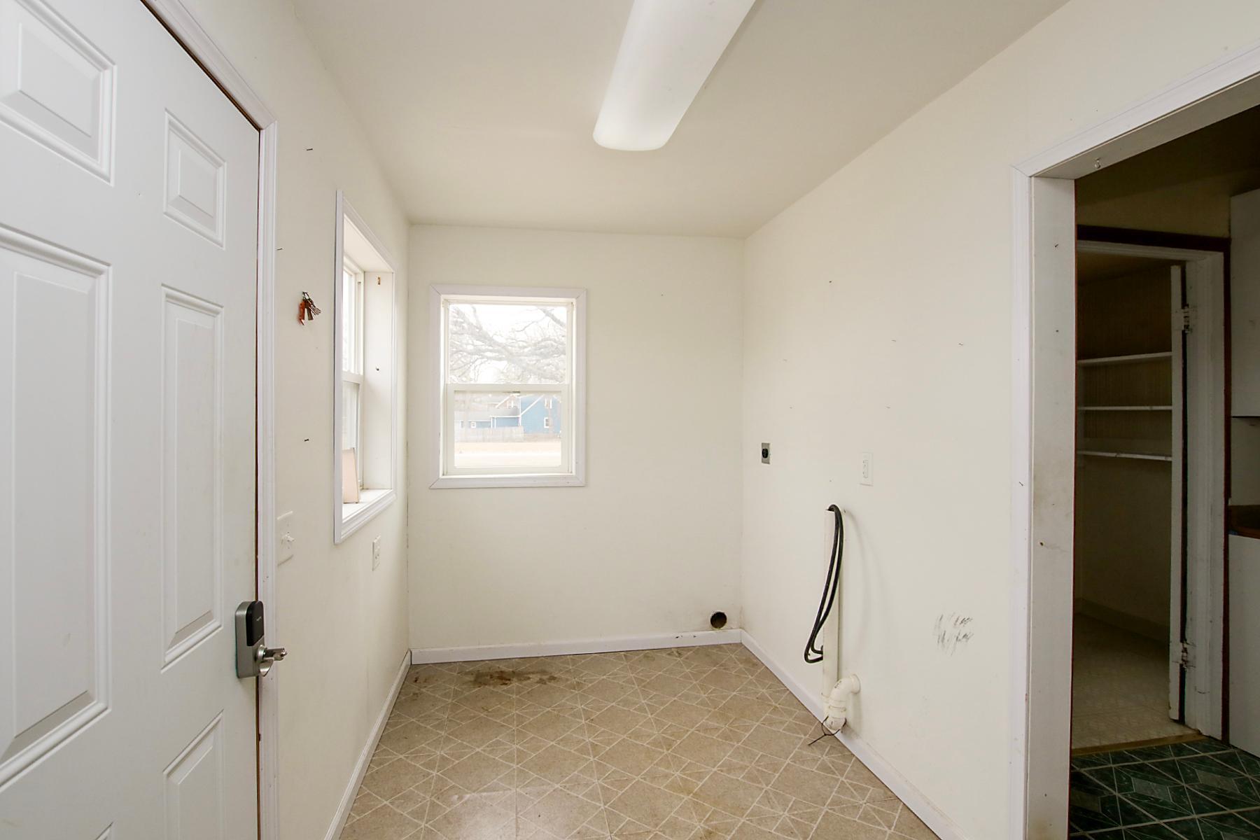 321 Highway 7 Property Photo 14